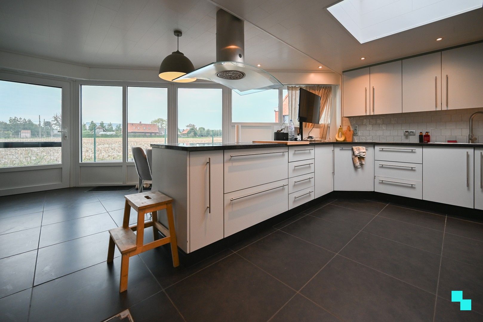 Landelijk gelegen gerenoveerde woning met opslagruimte te Ingelmunster foto 13