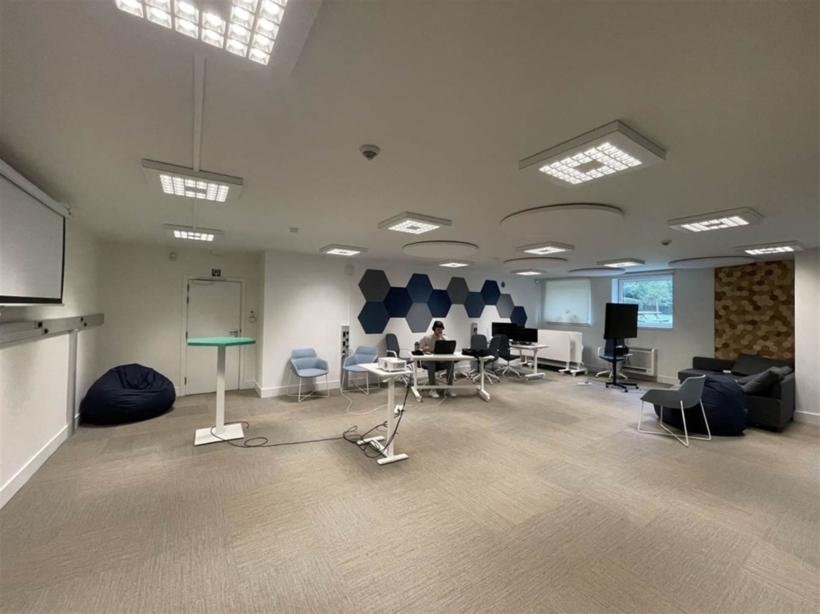 Kantoorgebouw foto 15