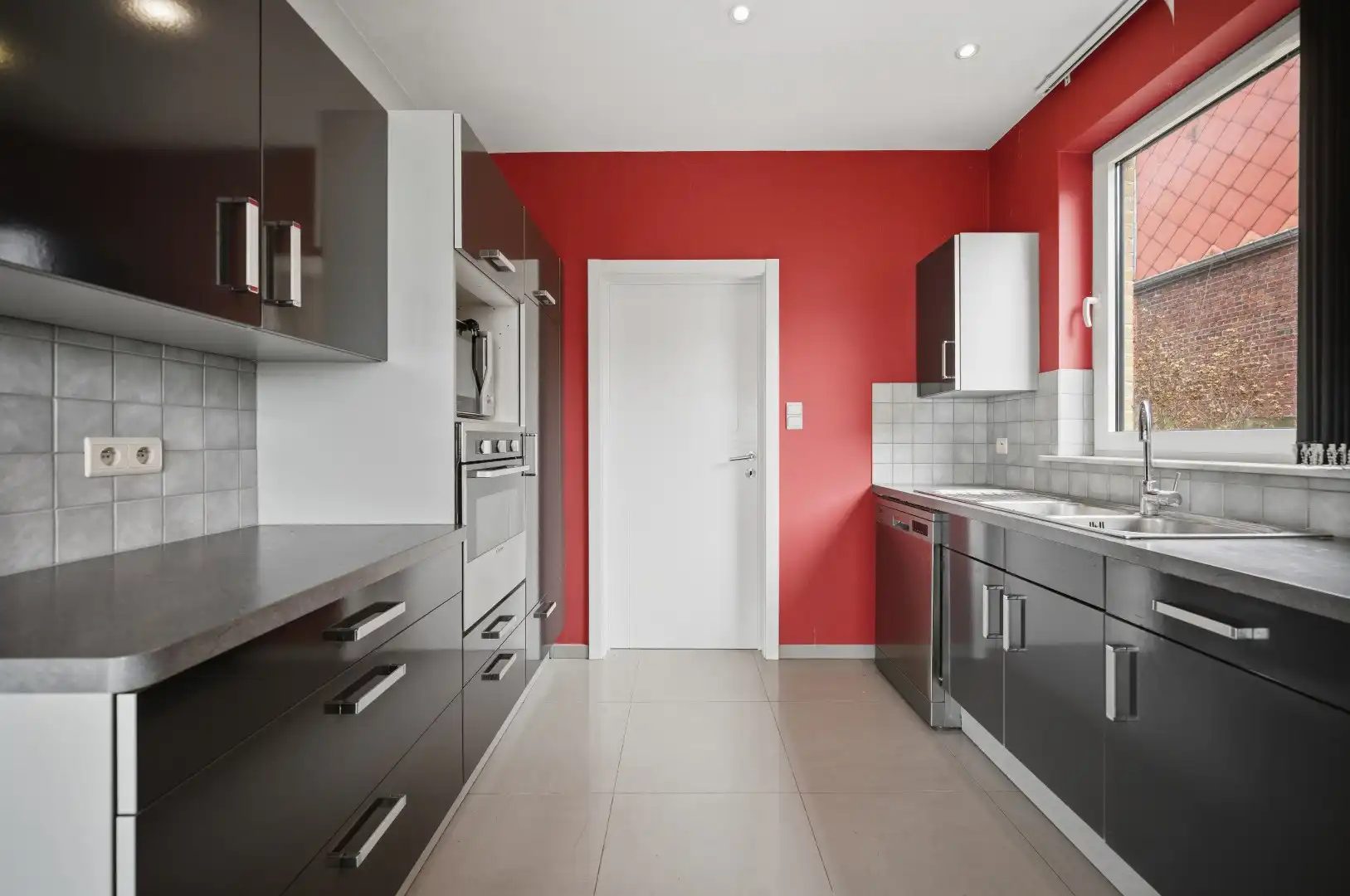 Instapklare OB (2006) met grote garage en 3 slpks foto 11