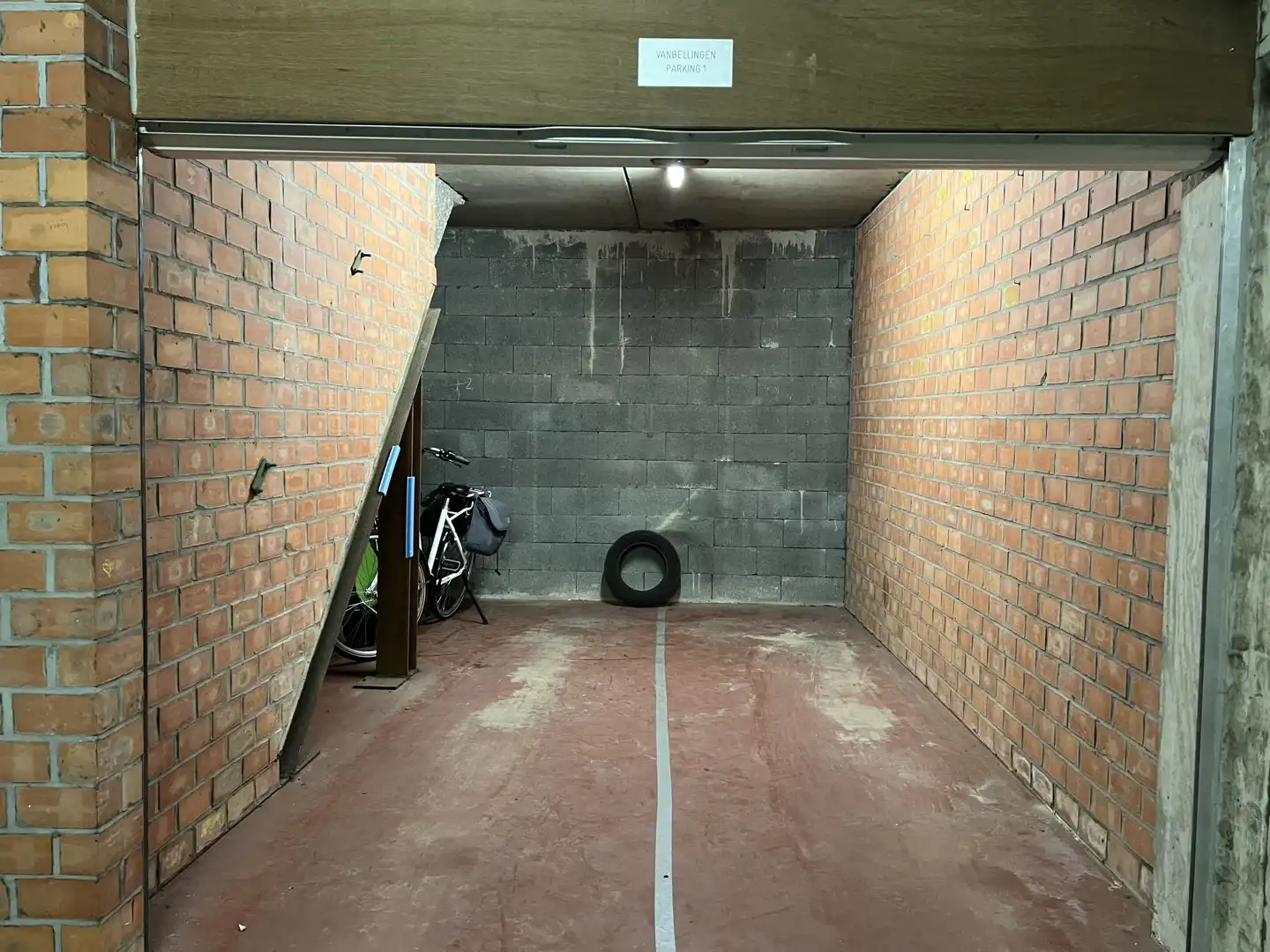 Centraal gelegen garagebox foto 4