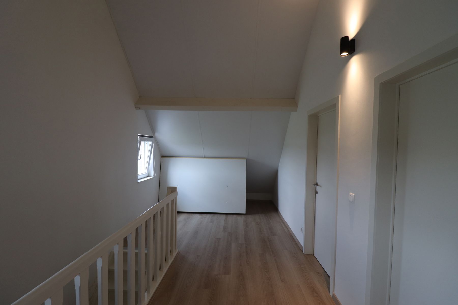 Een woning met 4 slaapkamers, garage, terras en tuin. foto 19