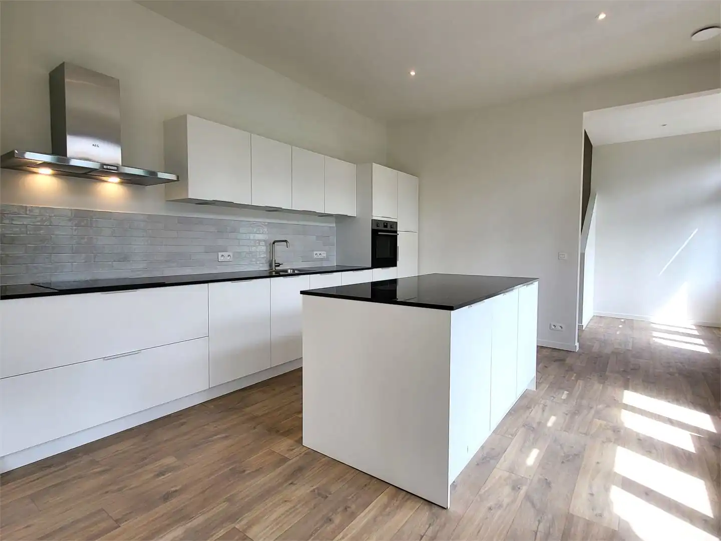 Volledig gerenoveerd appartement met 2 slaapkamers in het hart van Gent. foto 22