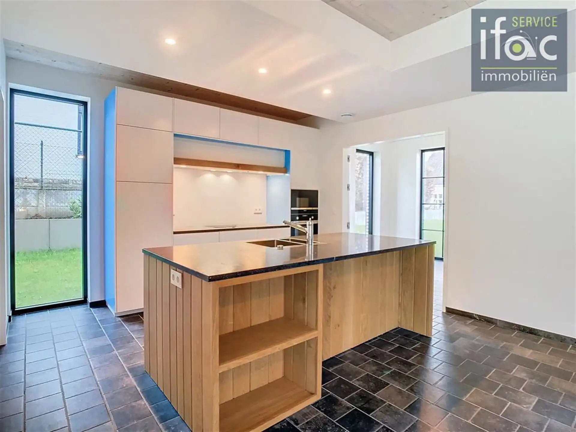 Villa met 4 slaapkamers, 2 badkamers en een grote tuin foto 9