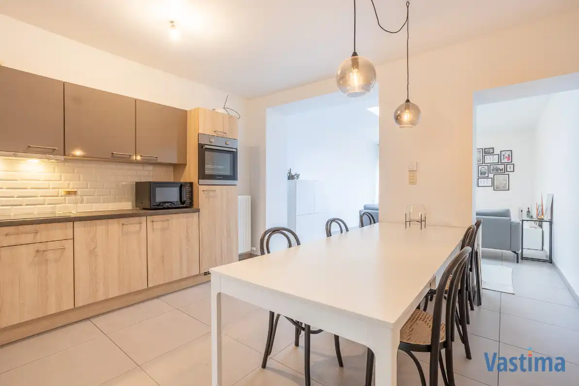 Woning in de stadsrand met 2 slaapkamers, dressing en tuin foto 3