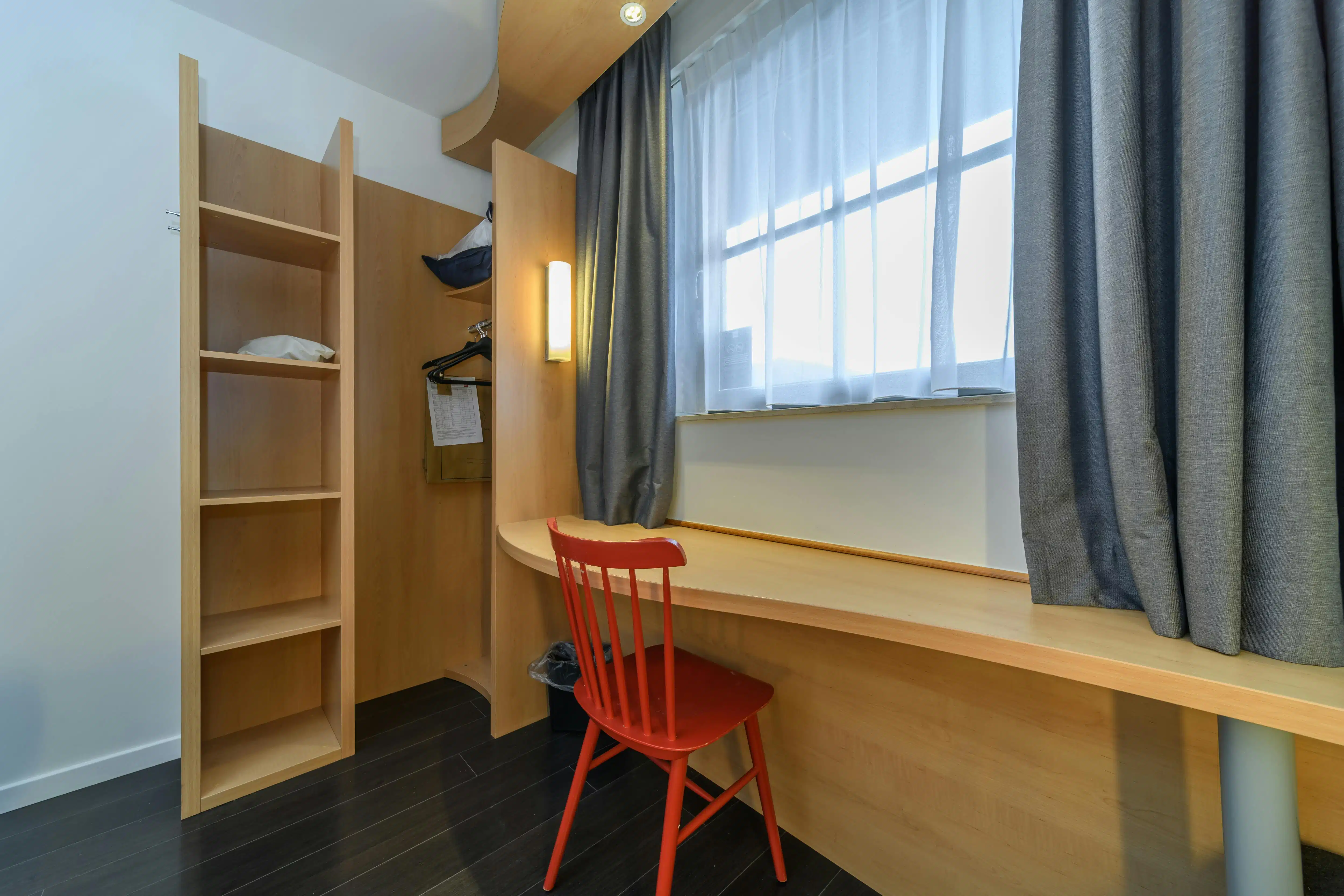 Hotelkamer te koop in Ibis De Panne foto 6