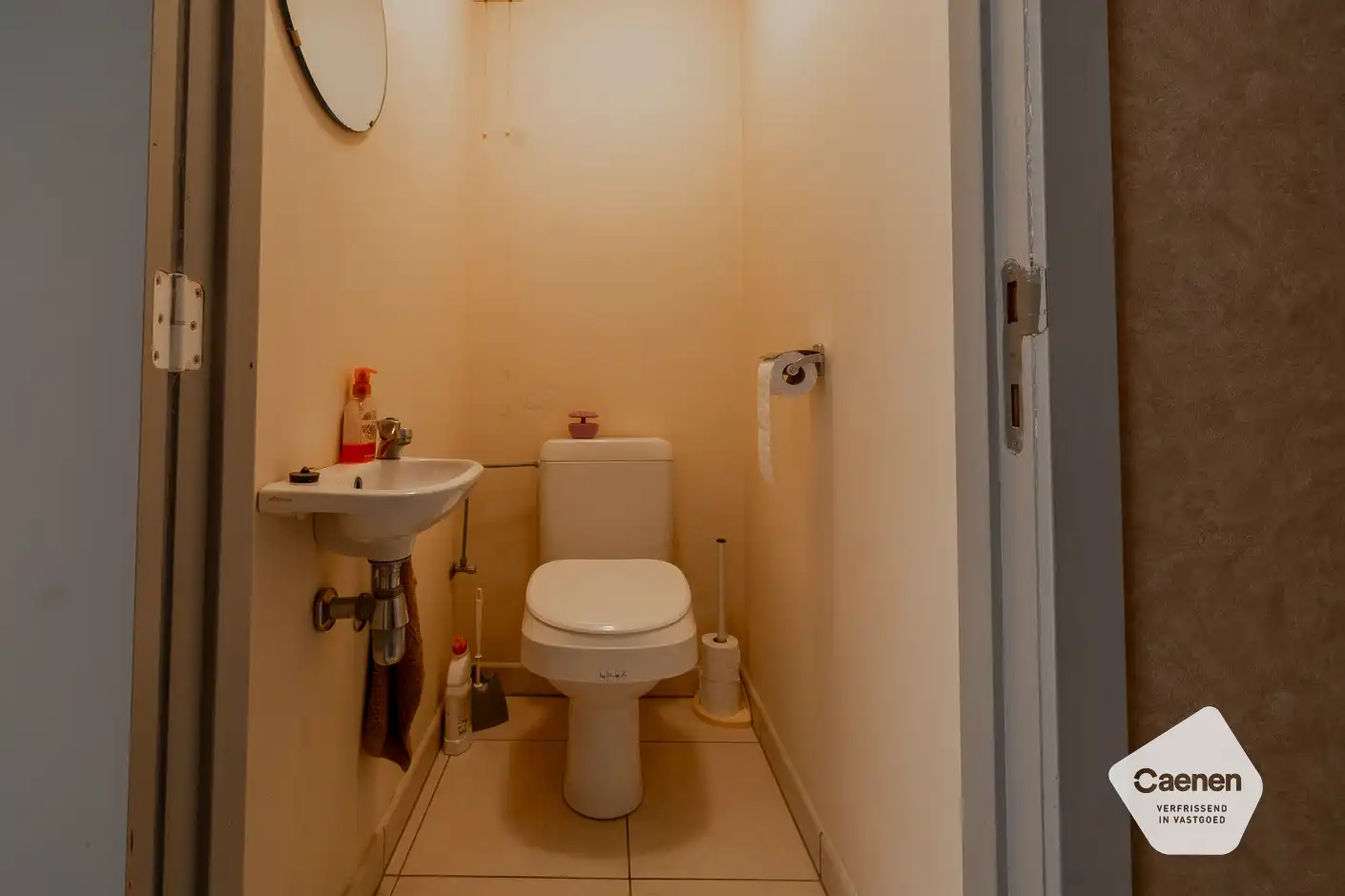 Ruim woonappartement in goede staat foto 24