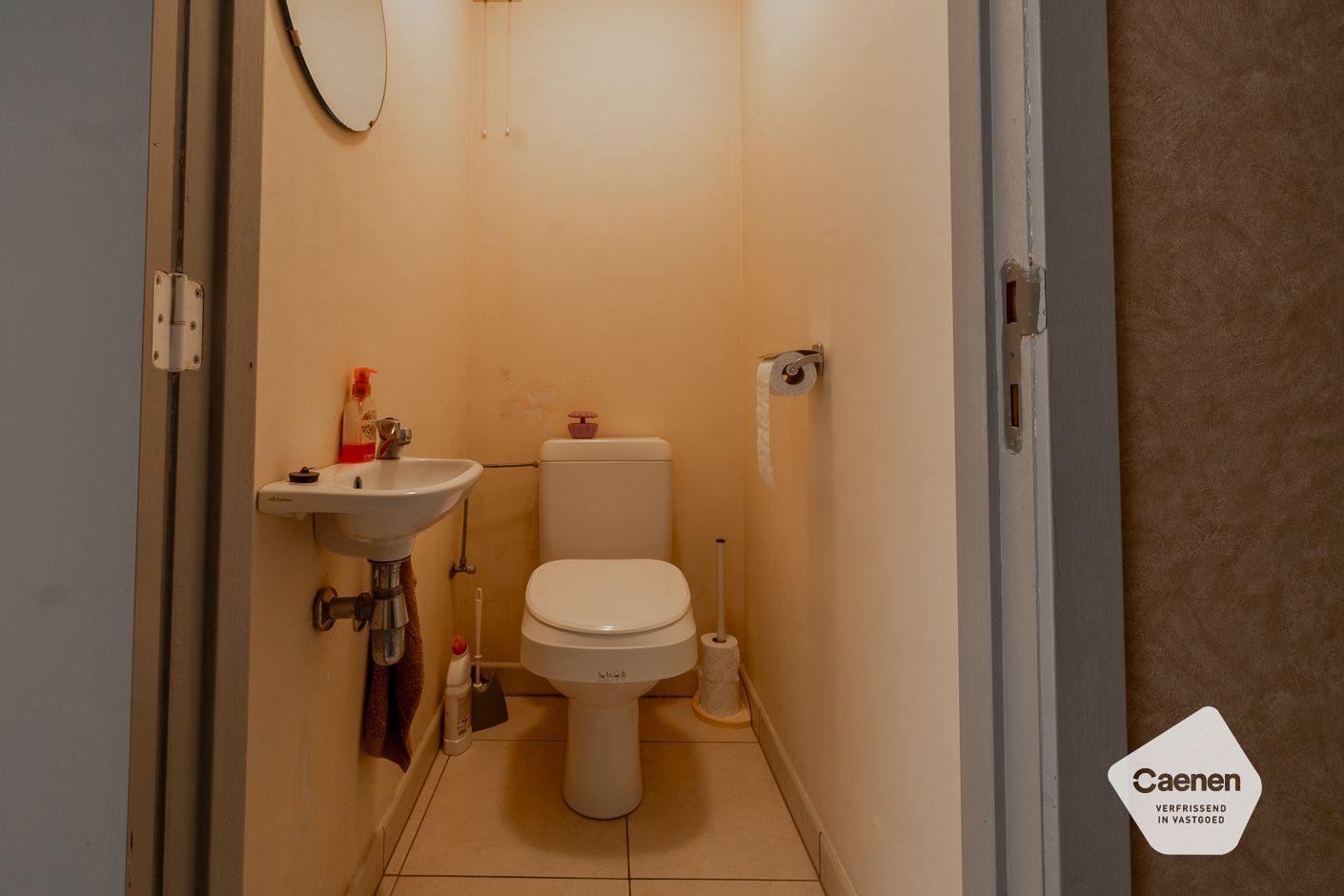 Ruim woonappartement in goede staat foto 24