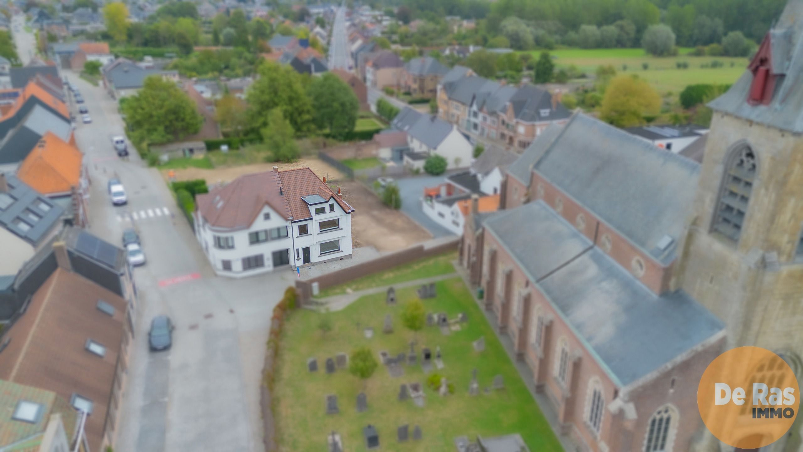 HILLEGEM – Mooi gerenoveerde woning met aangename tuin foto 3