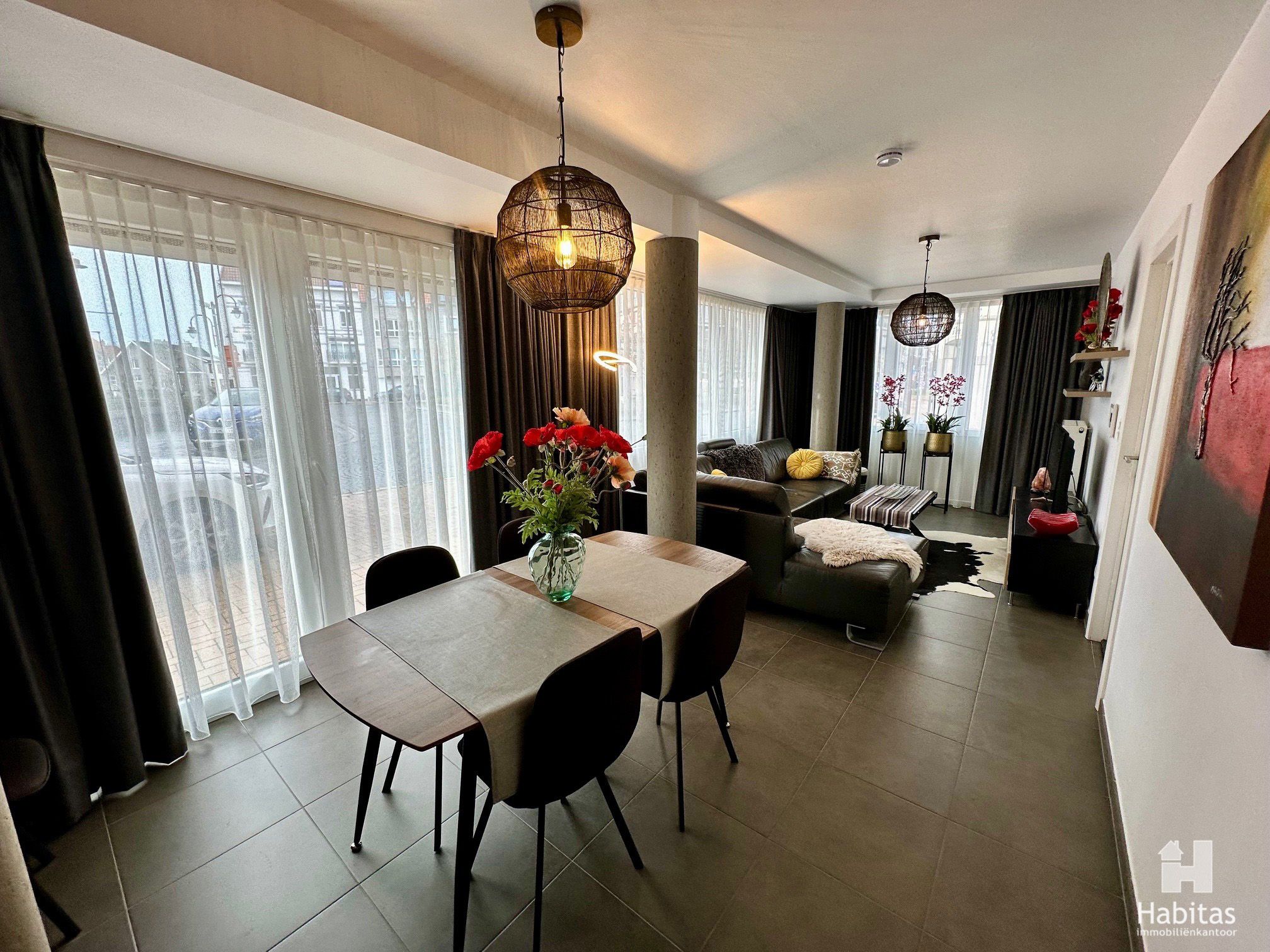  ruim, volledig gemeubeld in instapklaar appartement foto 4