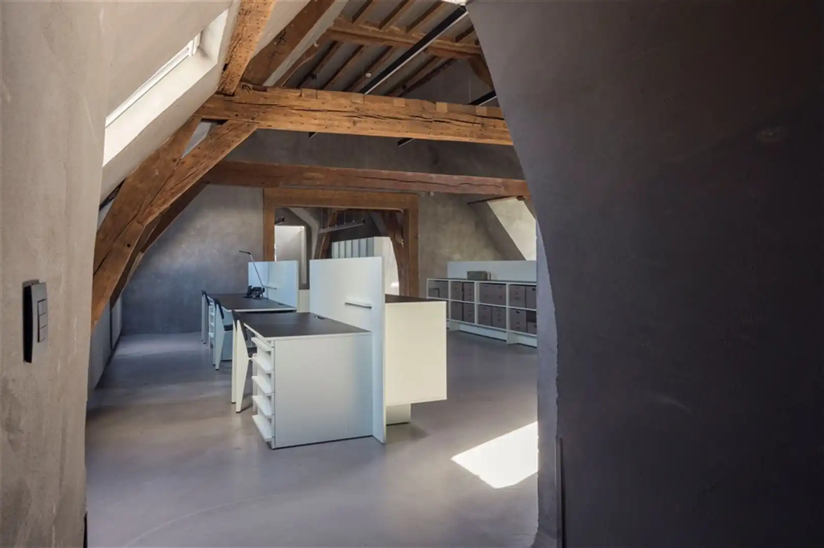 Kantoorverdieping met authentiek karakter te huur foto 8