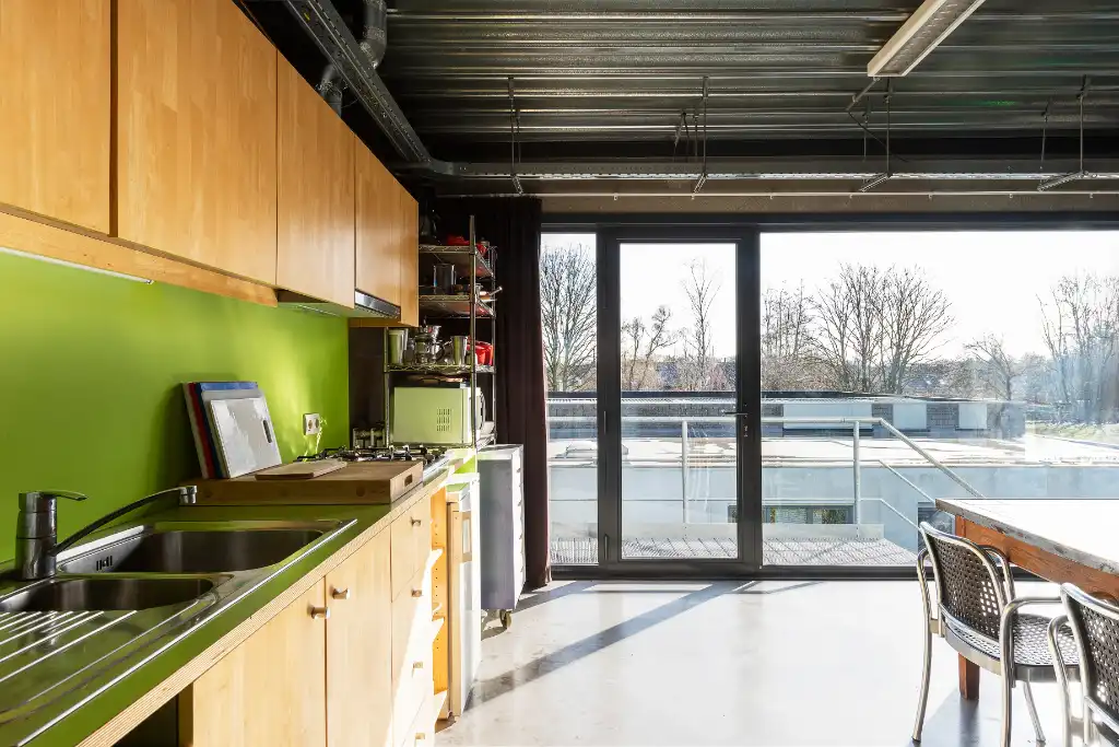 Verkoop via aandelen: Karaktervol atelier, kantoor en/of opslagruimte van ca. 300 m² in Sint-Amandsberg foto 6