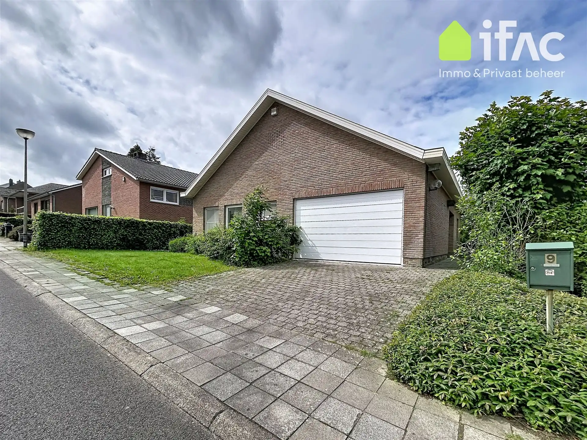 Goed gelegen 3 slaapkamer villa - vlakbij Park en centrum  foto {{pictureIndex}}