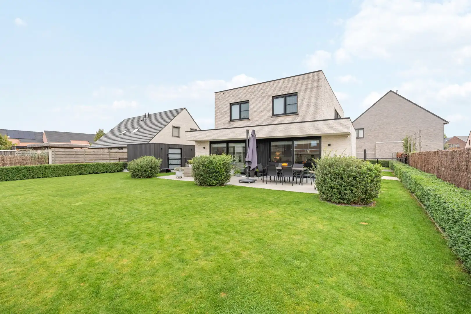 Recente, perfect afgewerkte villa met 4 slaapkamers te Roeselare foto 2
