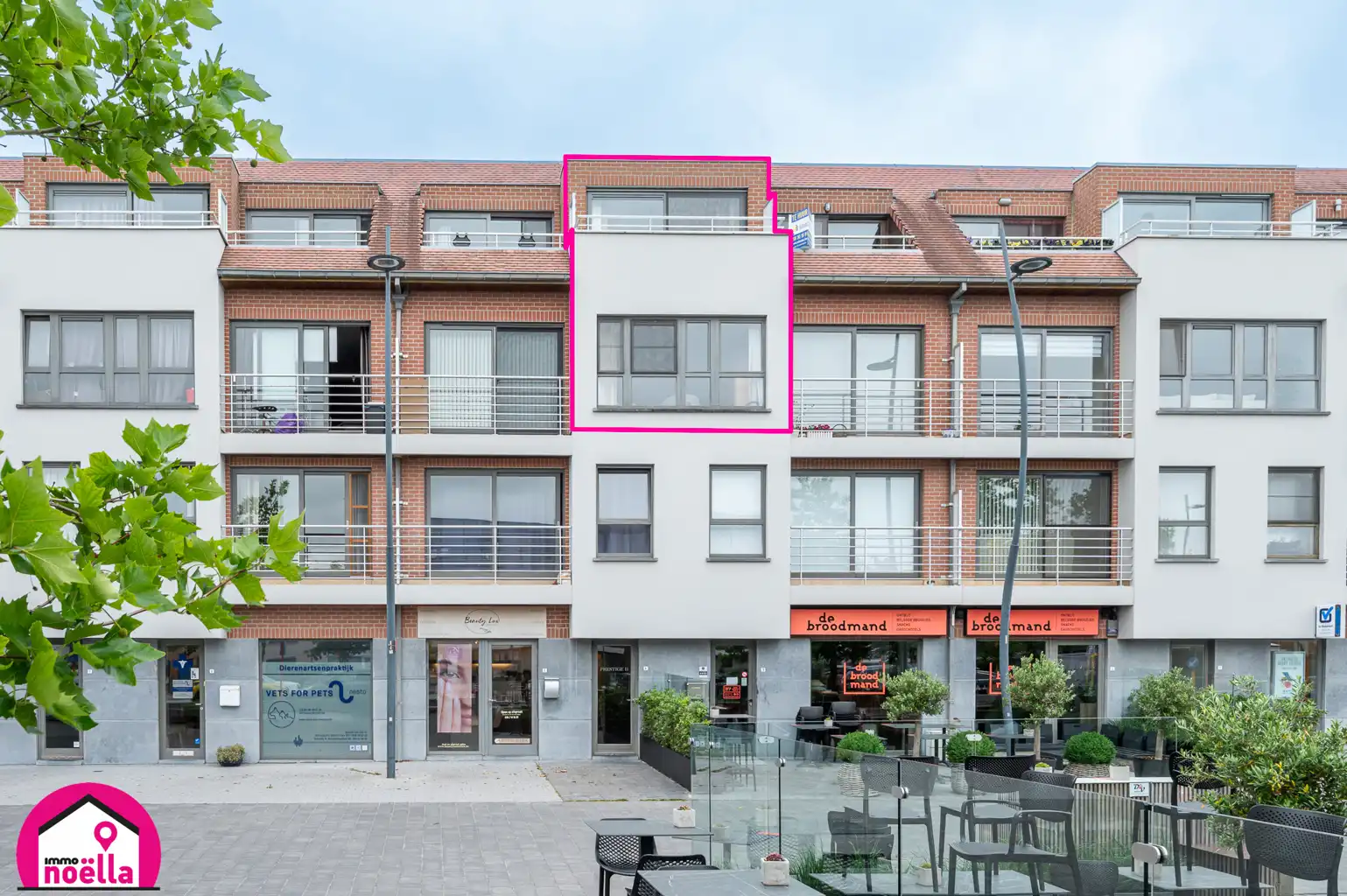 TE KOOP TE WESTENDE DUPLEX APPARTEMENT MET 1 SLAAPKAMER! foto {{pictureIndex}}