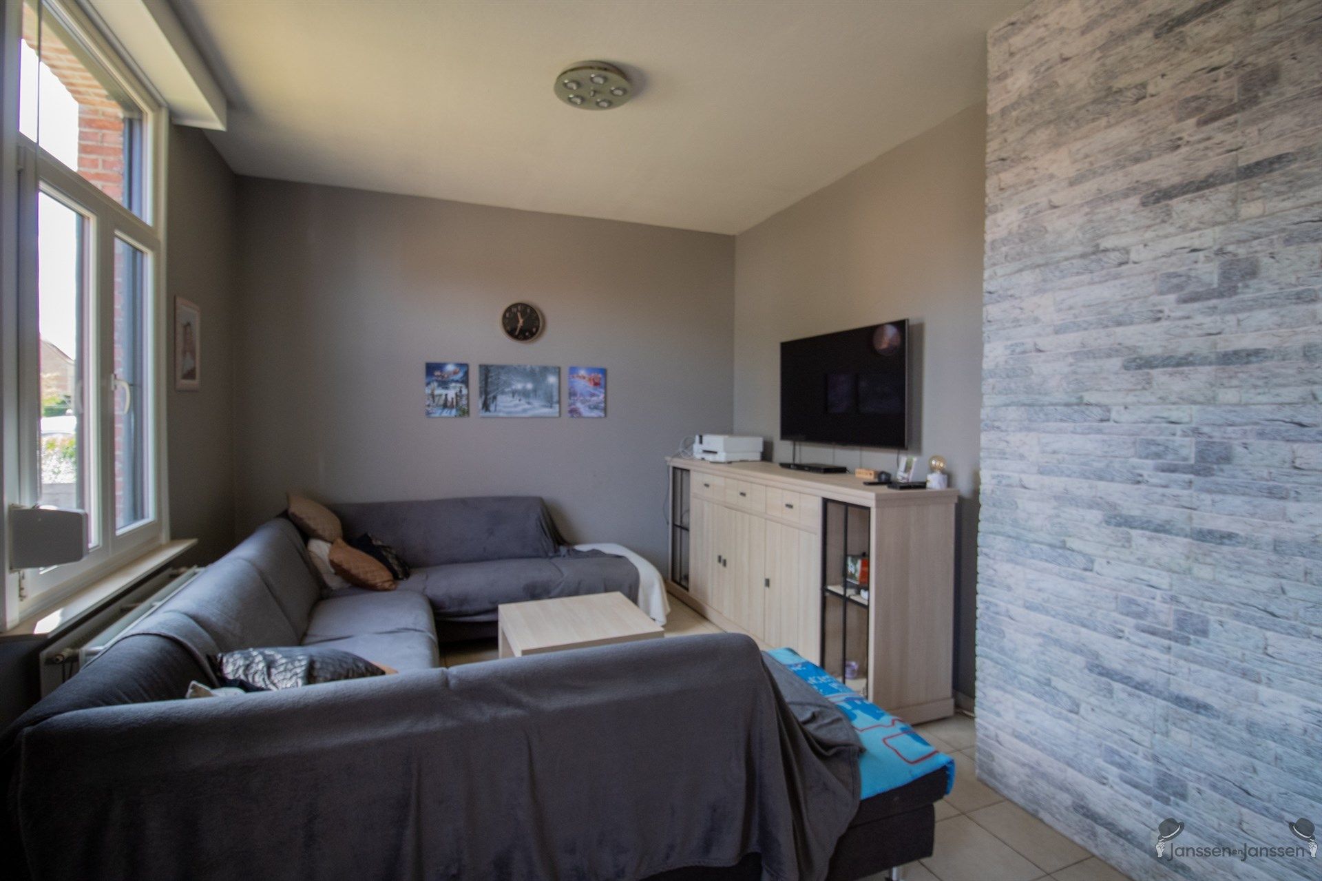 Gerenoveerde instapklare woning met 4 slaapkamers foto 3