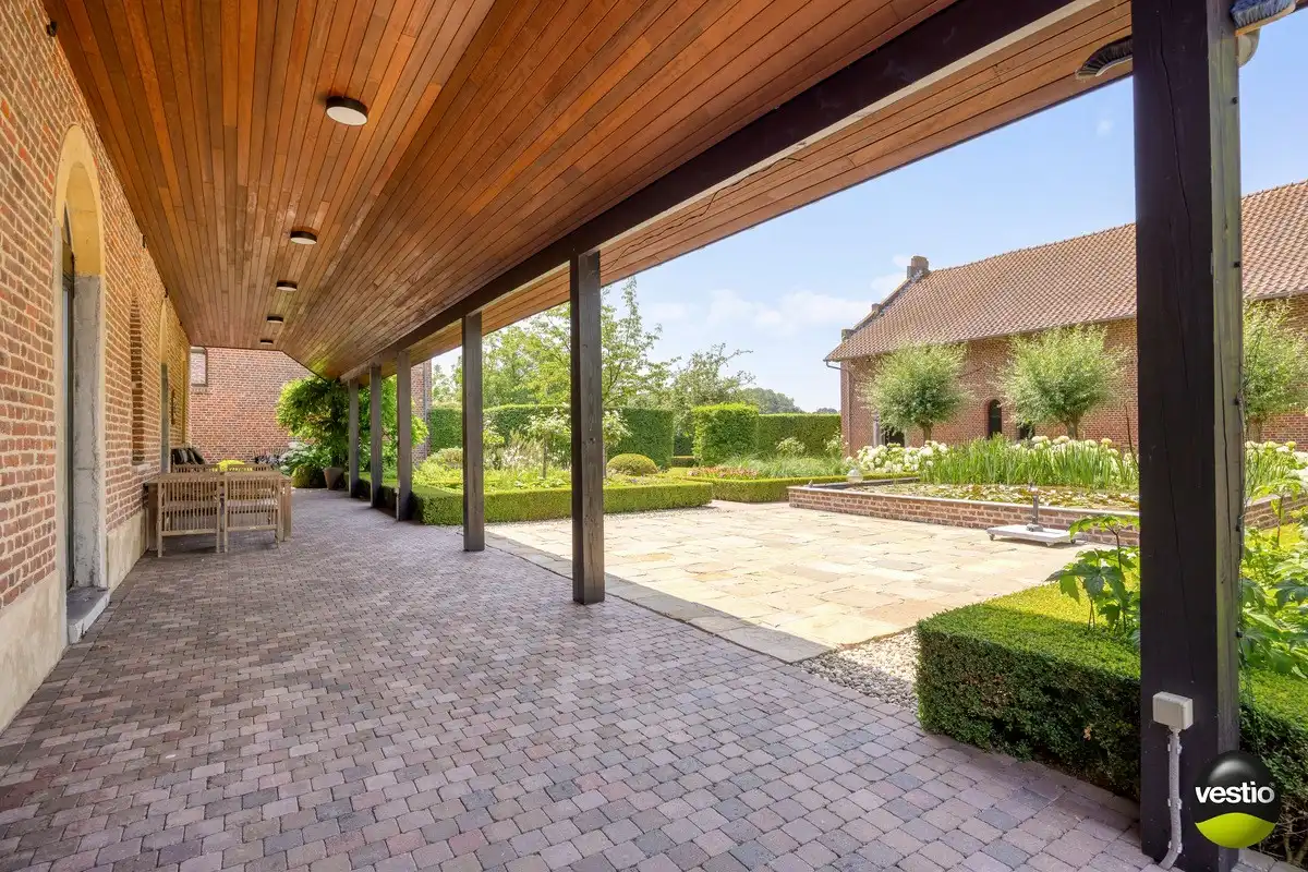EXCLUSIEVE HOEVE MET MEERDERE WOONGEDEELTES, ATELIER, STALLING en AANPALENDE WEIDE OP CA. 1,6 HECTARE NABIJ DOMEIN NIEUWENHOVEN. foto 58