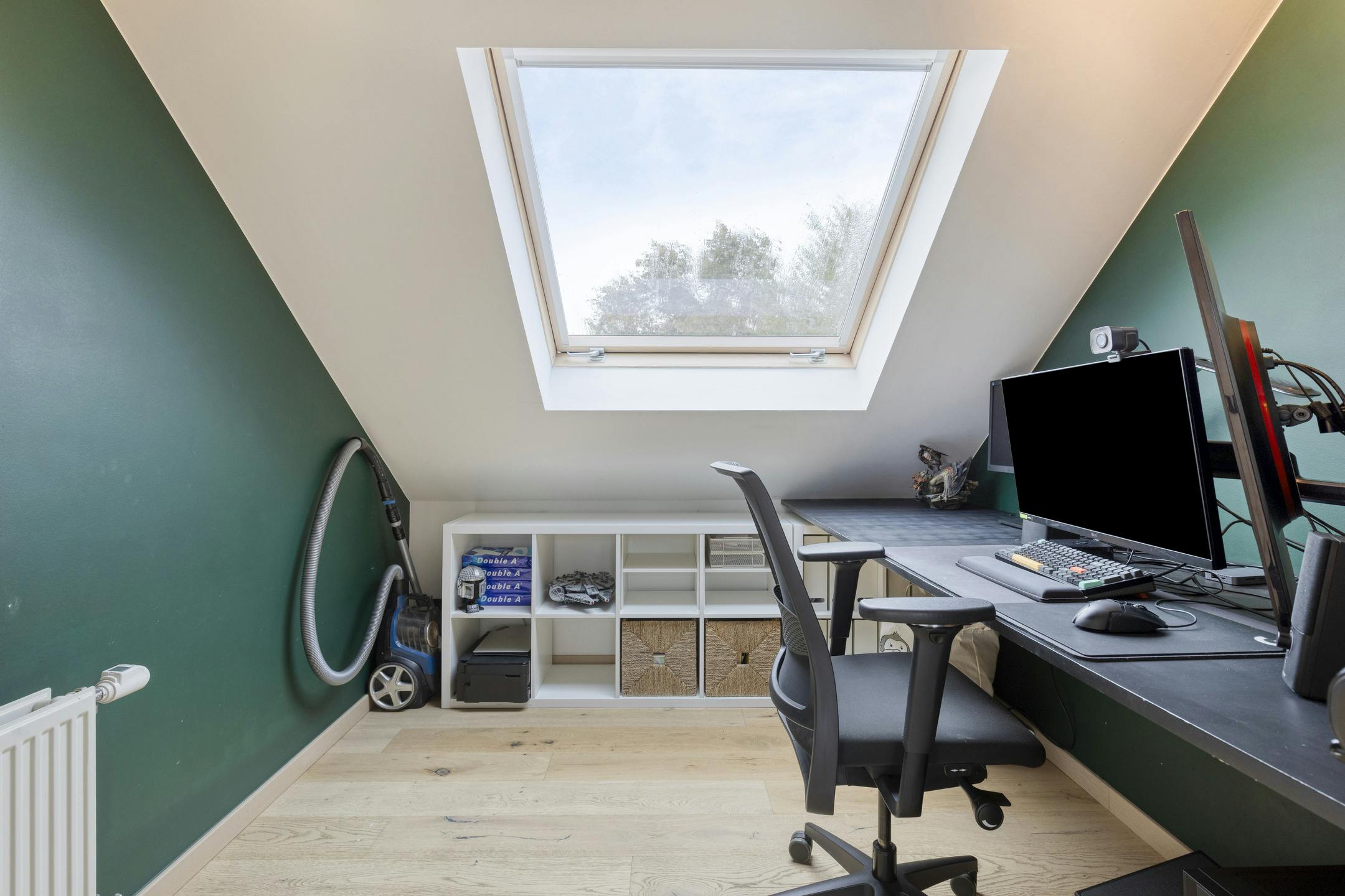 Ruime woning omgeven door groene tuin met 4 slaapkamers foto 17