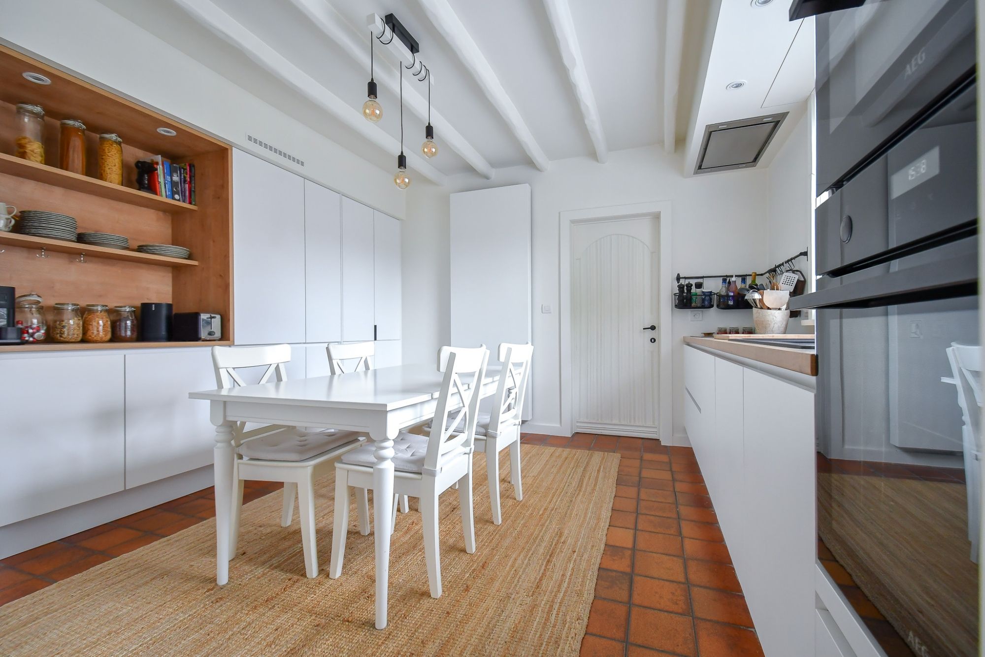 IN EEN GROENE OMGEVING GELEGEN CHARMANTE VILLA met GARAGE & TUIN foto 5