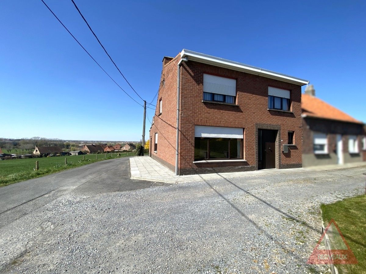 Hoofdfoto van de publicatie: Zonnebeke - Woning met landelijke ligging en loods