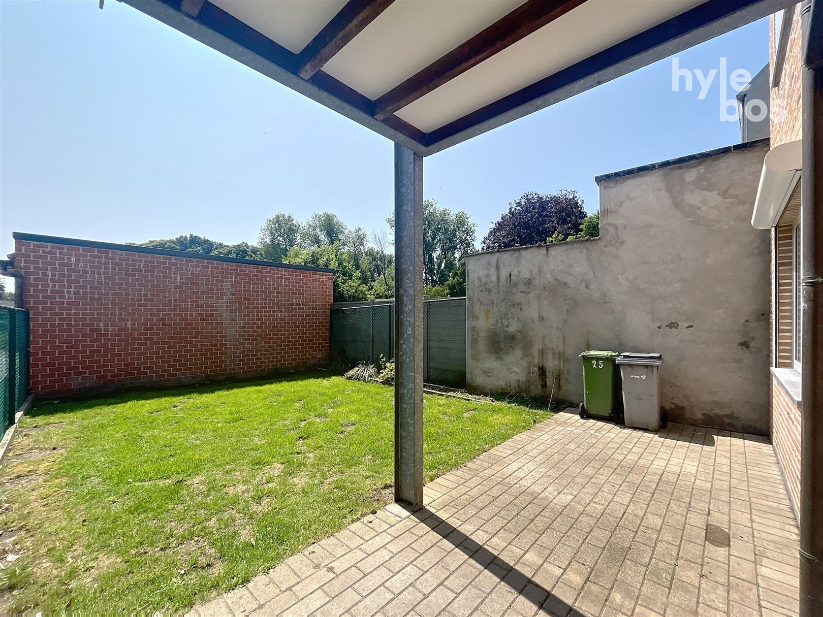Gelijkvloers 3 slaapkamer appartement met tuin en garage foto 12