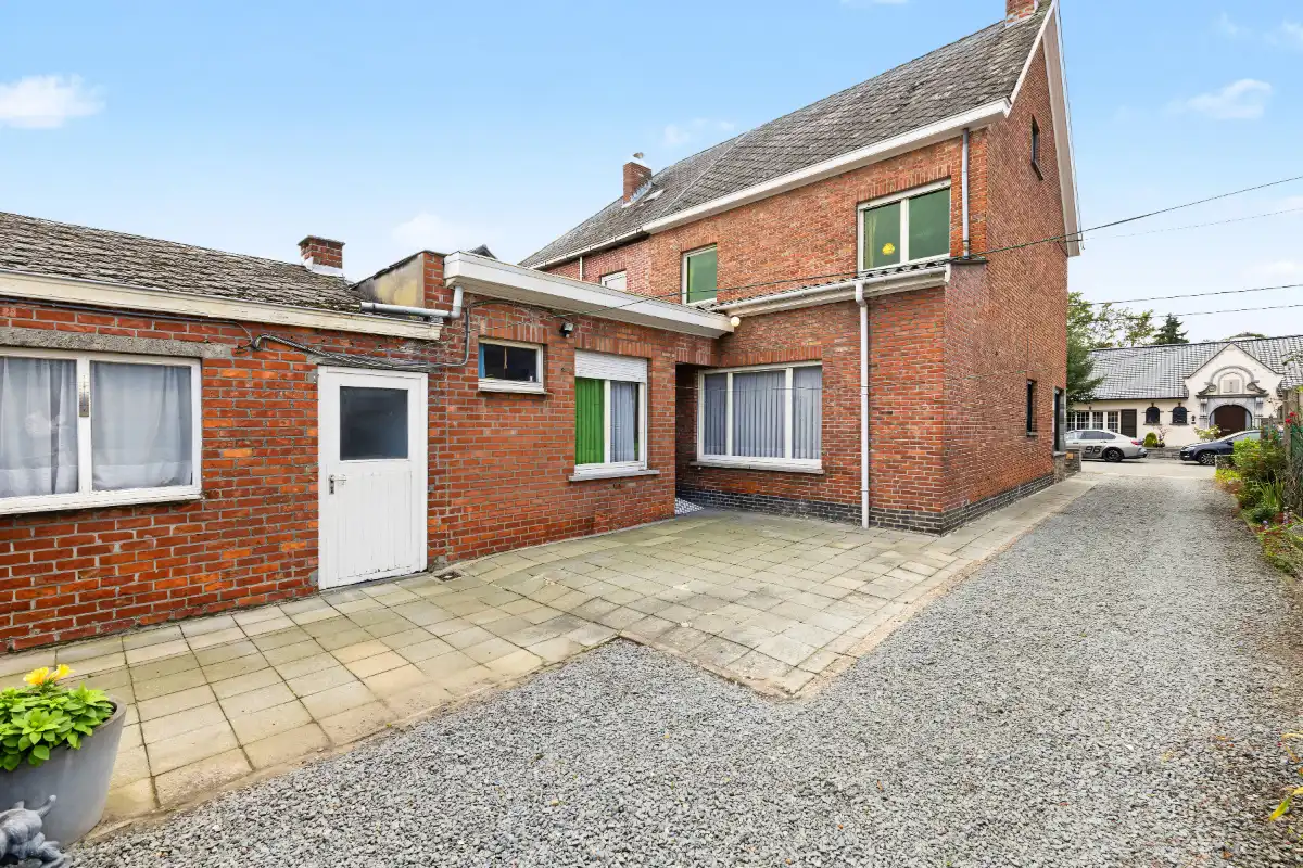 Te renoveren halfopen bebouwing met 3 slaapkamers foto 15