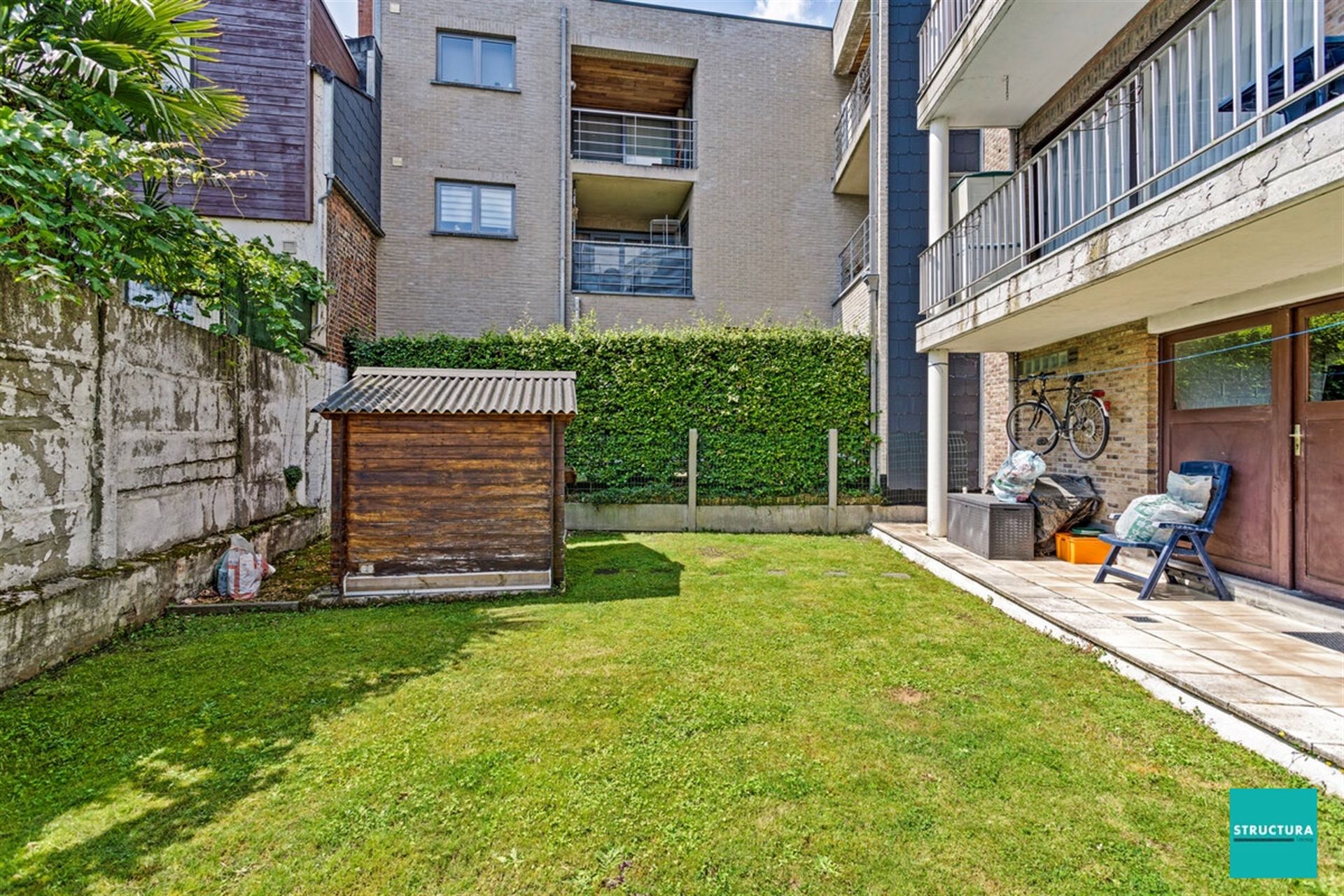 Appartement met ruime living, 2 zuidgerichte terrassen én tuin (!) en dubbele garage! foto 2