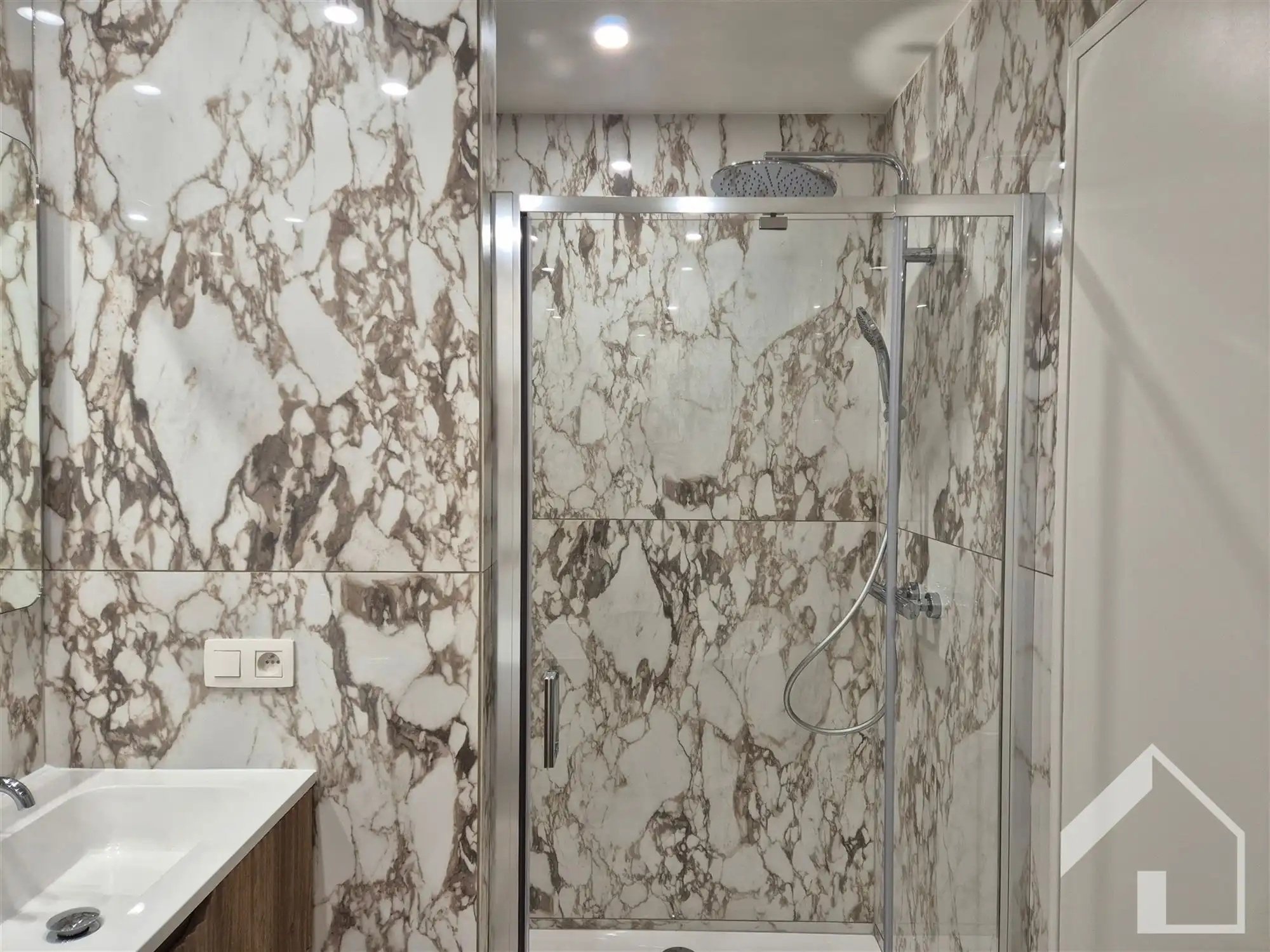 Nieuwbouw appartement op de 1ste verdieping met 2 slaapkamers, terras en lift  foto 13