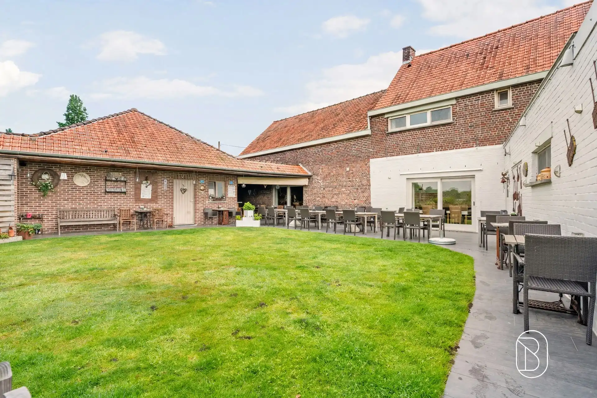 Topgelegen horecazaak met parking, en woonst foto 7