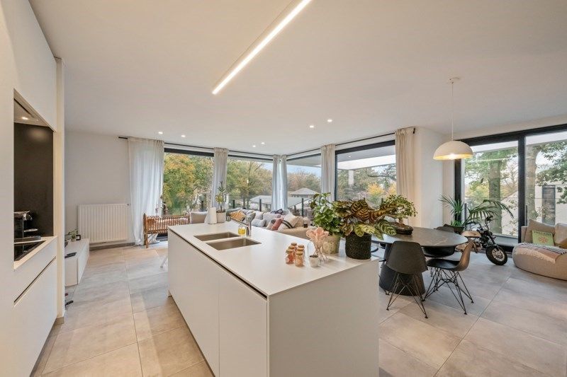 Recent gebouwd appartement met groot terras en garagebox in Varsenare te huur.  foto 3
