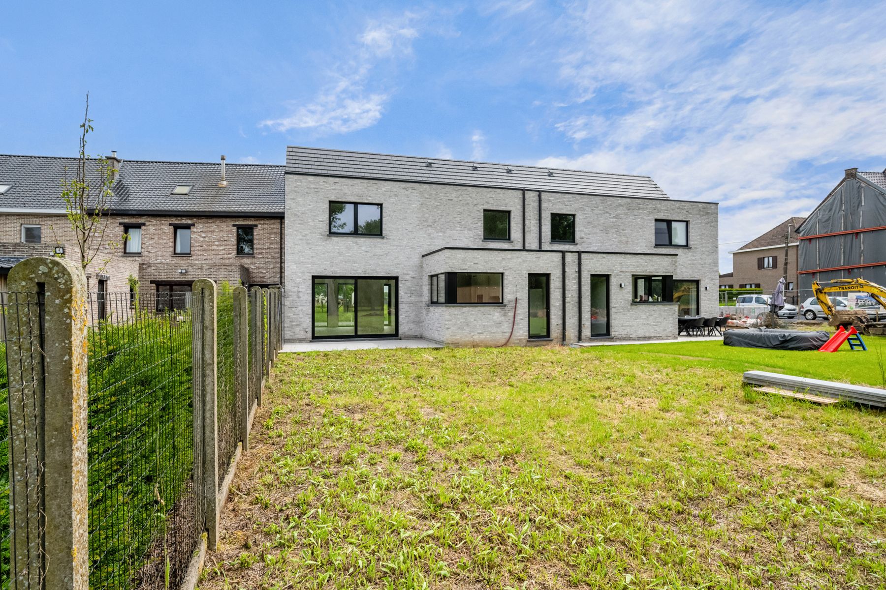 Nieuwbouwwoning met grote tuin/prachtig landelijk uitzicht foto {{pictureIndex}}