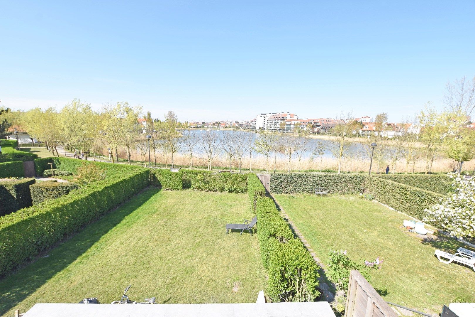 Mooi gerenoveerde koppelvilla met panoramisch zich op het Zegemeer foto {{pictureIndex}}