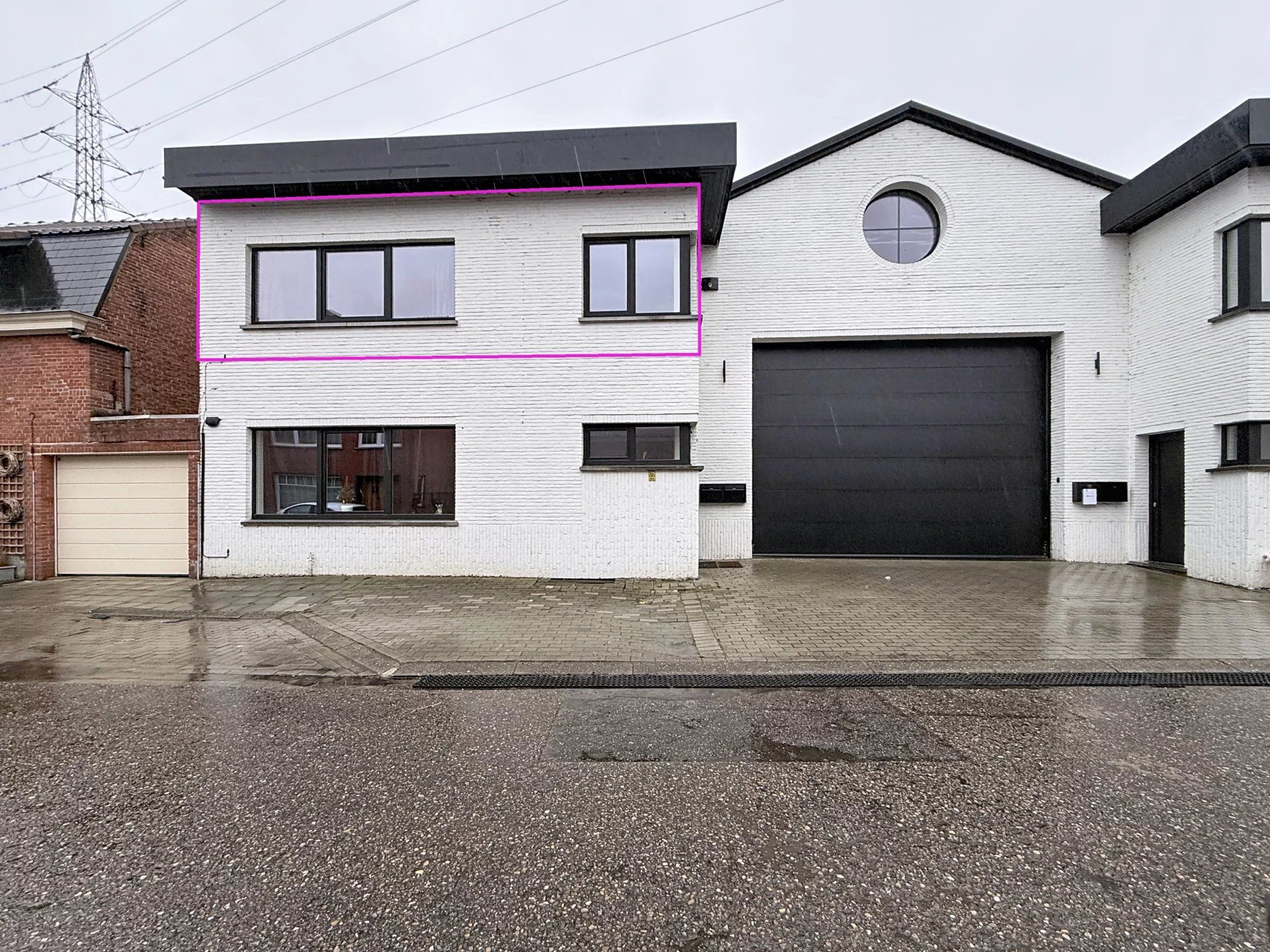 Praktijkruimte met verschillende mogelijkheden voorzien van keuken en badkamer nabij het centrum van Mol. foto {{pictureIndex}}