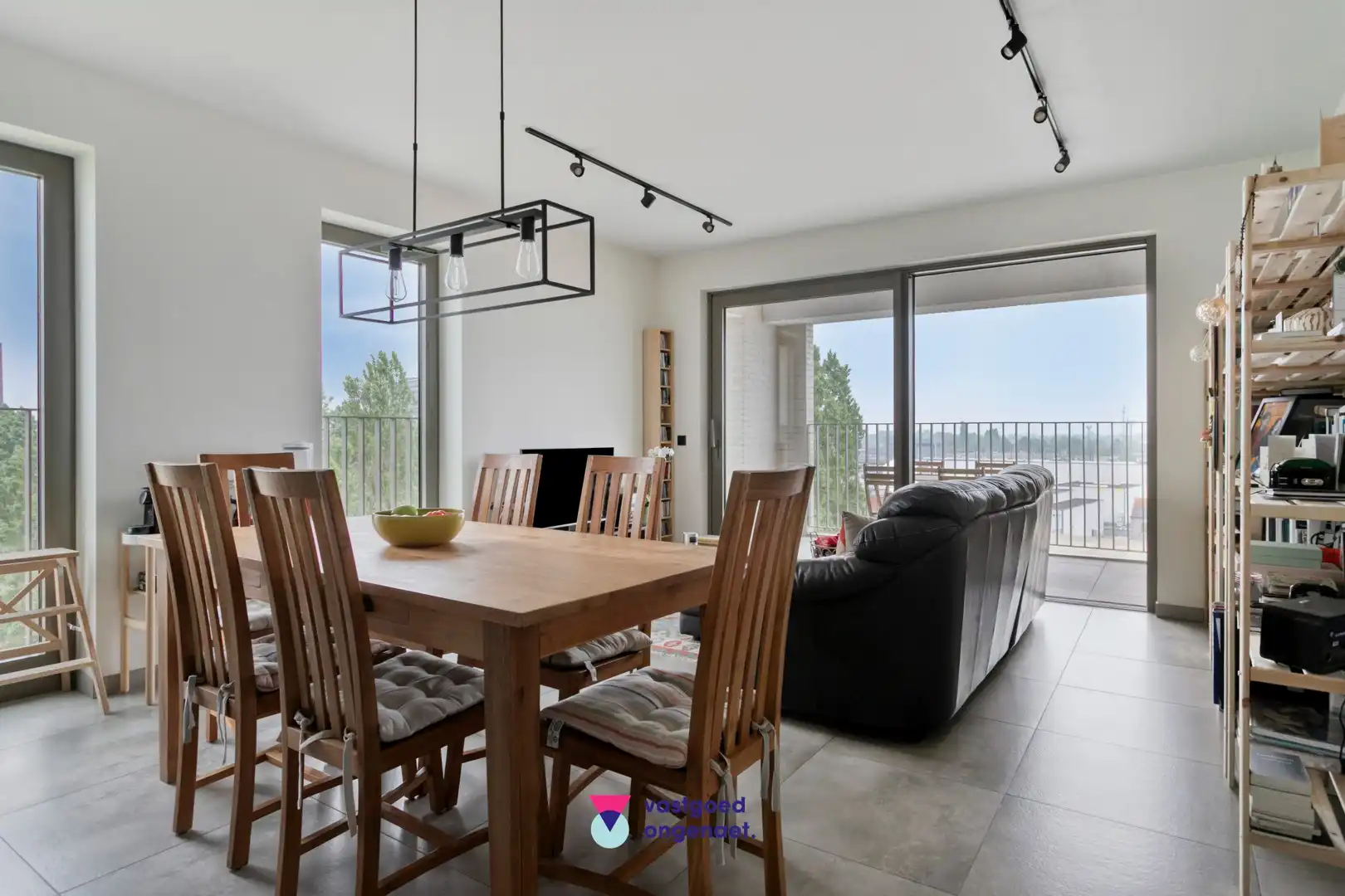 Stijlvol appartement met terras op toplocatie foto 4