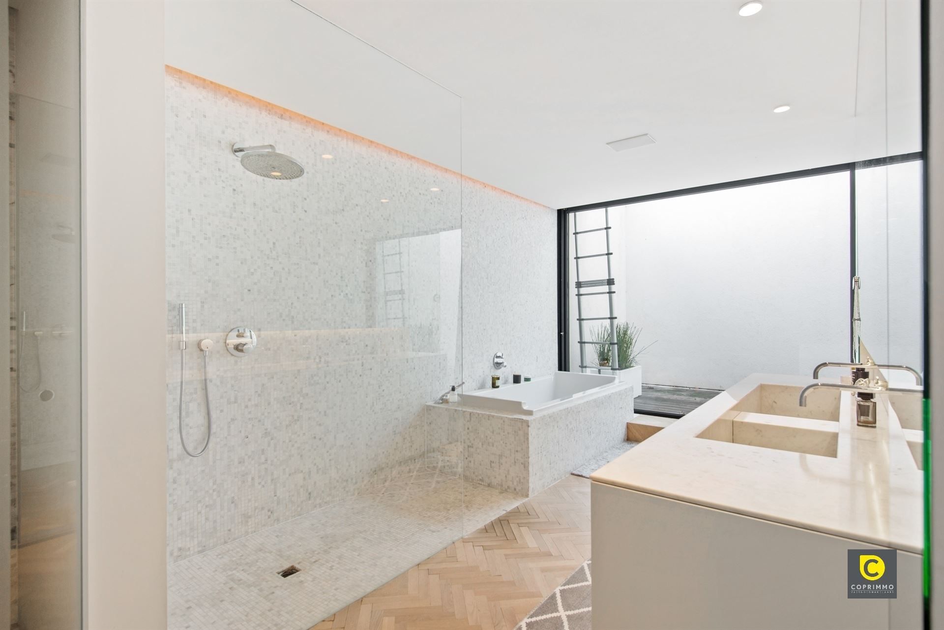 Villa: 6 slk , 4 badk. op 796 m² Z-w perceel  foto 22