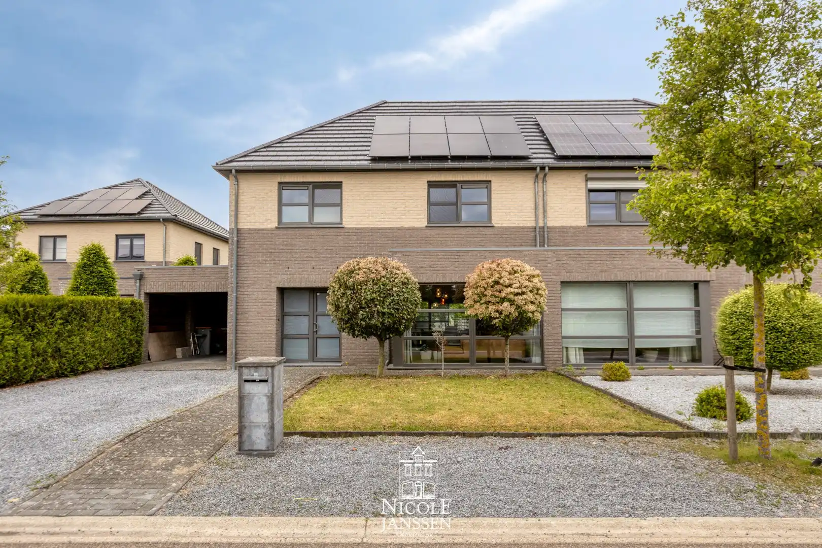 Ruime gezinswoning met tuin foto 33