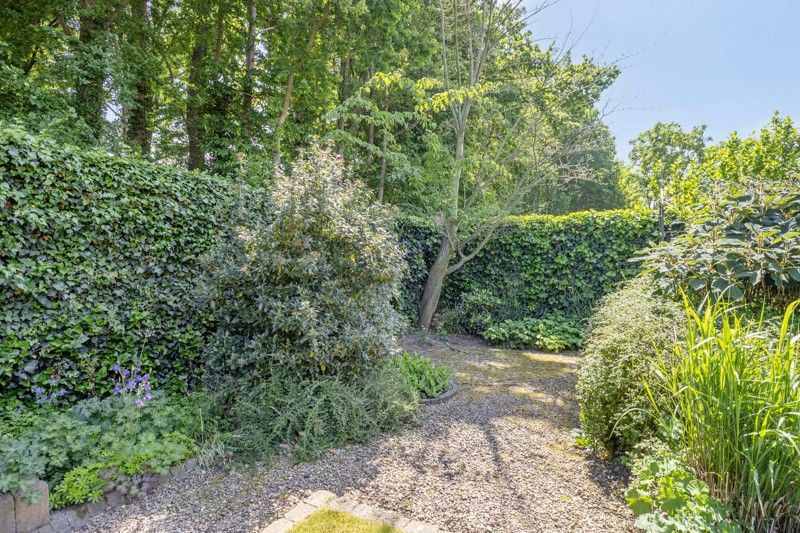 Landelijke woning met 3 slaapkamers en prachtige tuin TE KOOP in OOSTROZEBEKE! foto 41