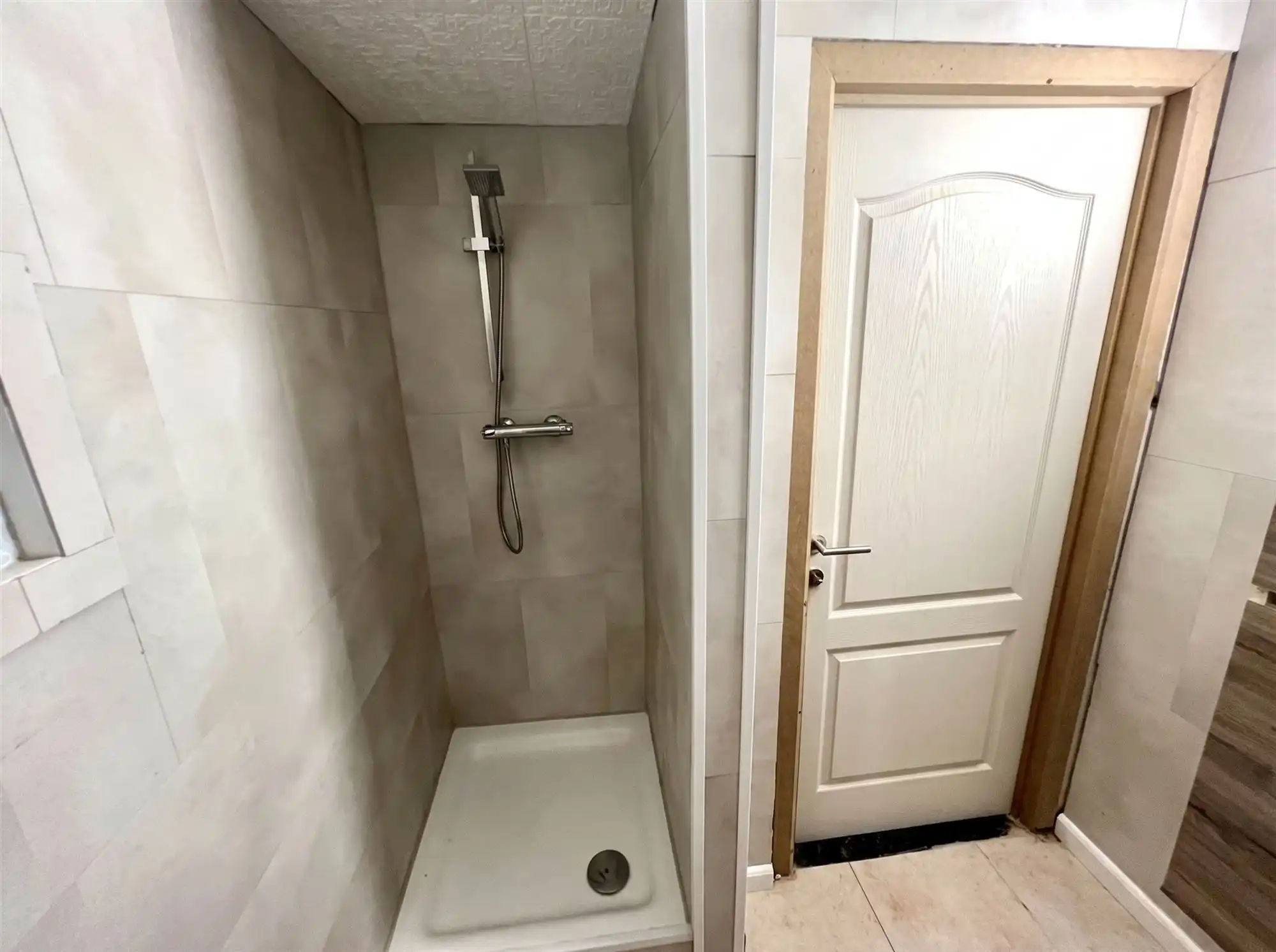 Totaal gerenoveerde (handels) woonst met duplexwoning foto 12