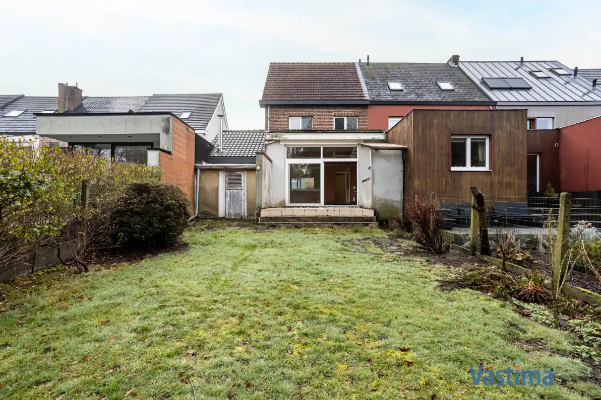 Op te frissen gezinswoning met 3 slaapkamers, garage en tuin foto 27