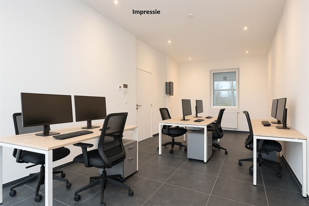 Gerenoveerde kantoorruimte foto 3