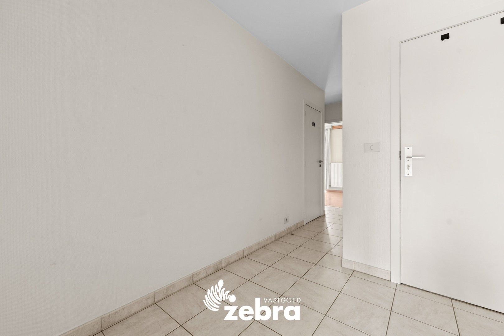 Gelijkvloers 1-slaapkamer appartement met garage te Roeselare! foto 9