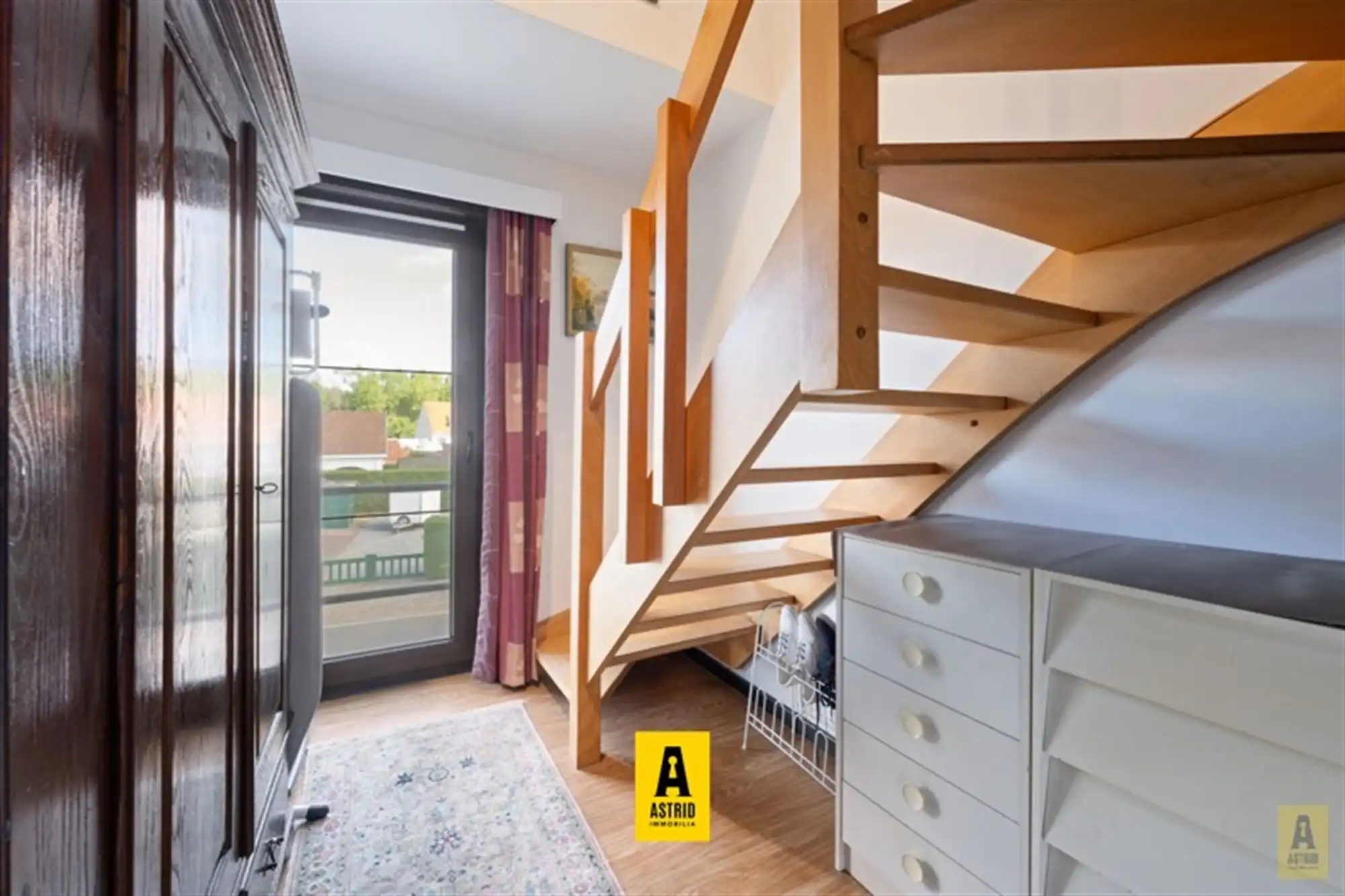 Karaktervolle voormalige dokterswoning met zee aan ruimte en mogelijkheden! foto 34