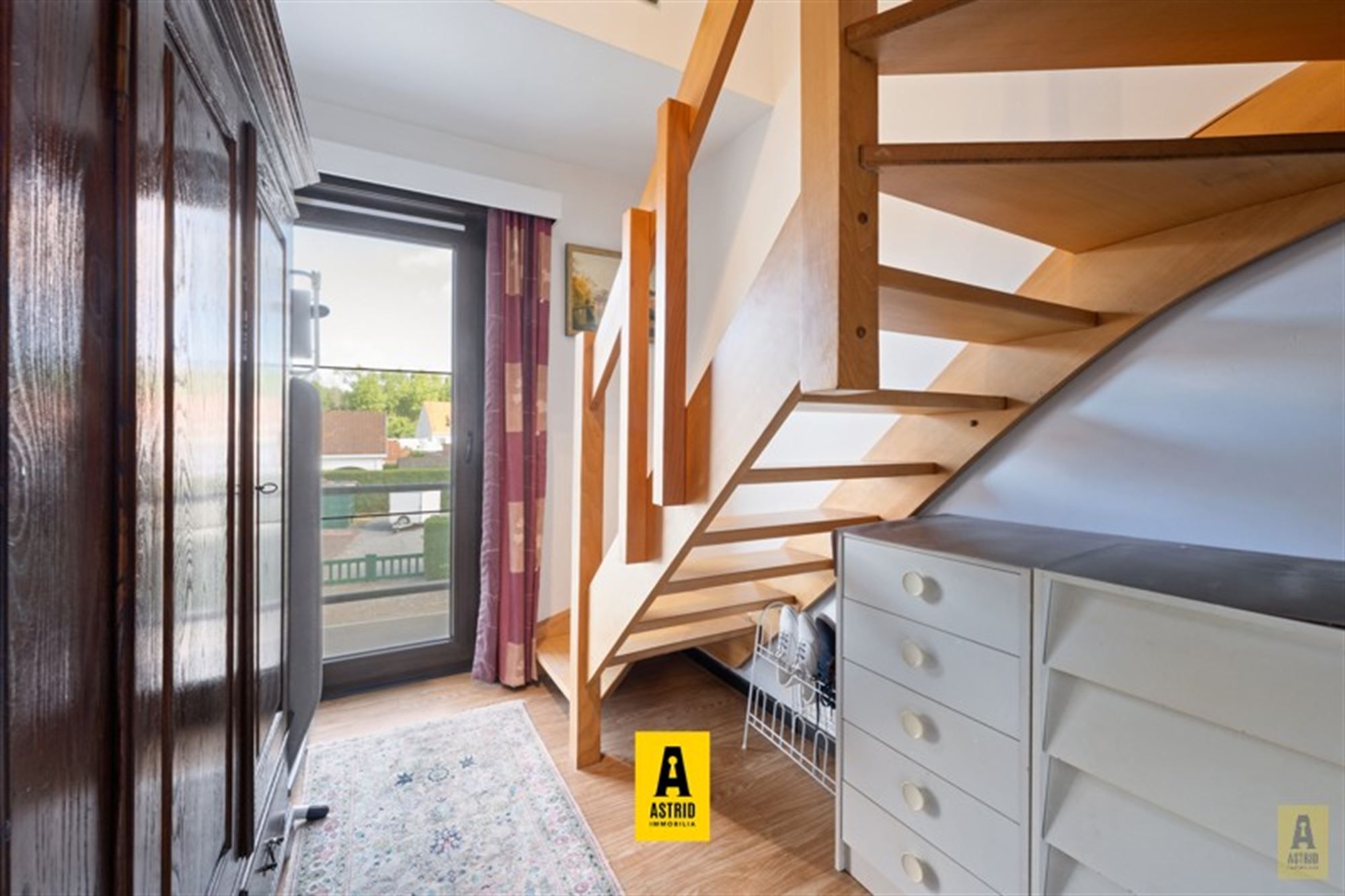 Karaktervolle voormalige dokterswoning met zee aan ruimte en mogelijkheden! foto 34