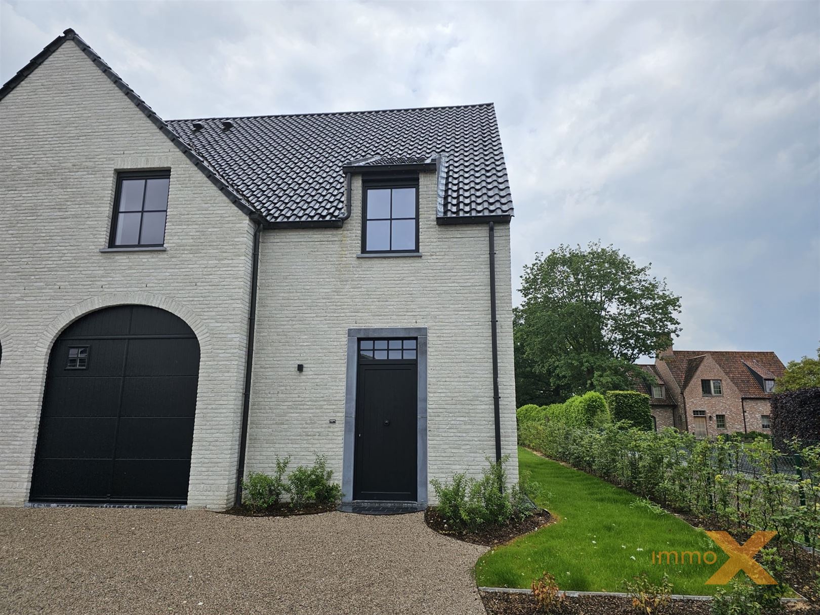 PRACHTIG AFGEWERKTE NIEUWBOUWWONING foto 2