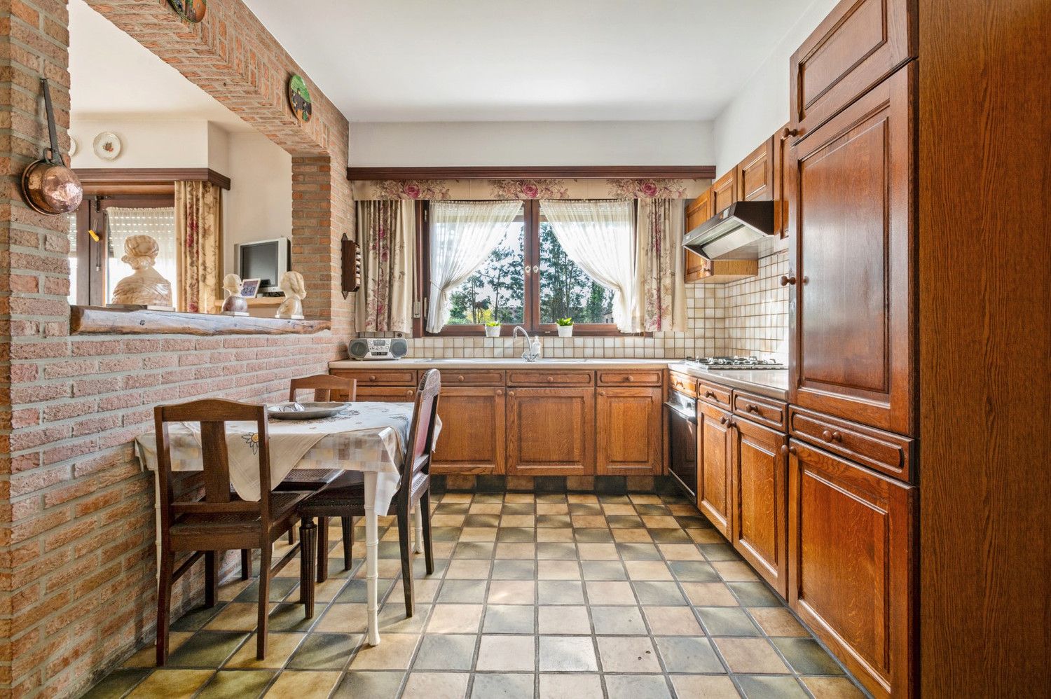 OPEN BEBOUWING MET GARAGE EN TUIN OP GOEDE LOCATIE! foto 10