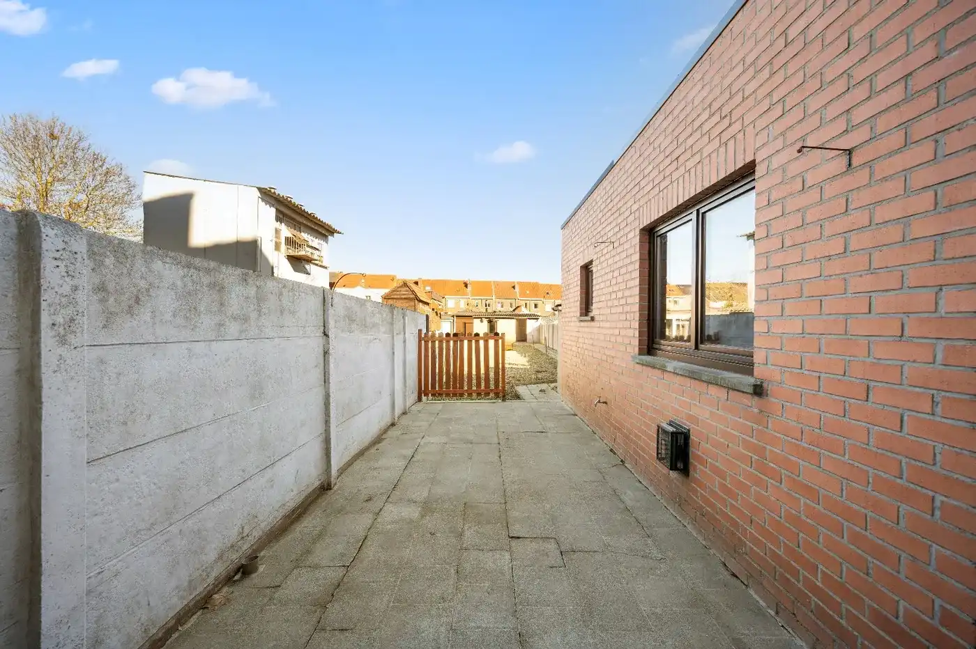 Op te frissen gezinswoning met grote tuin en dubbele garage foto 19