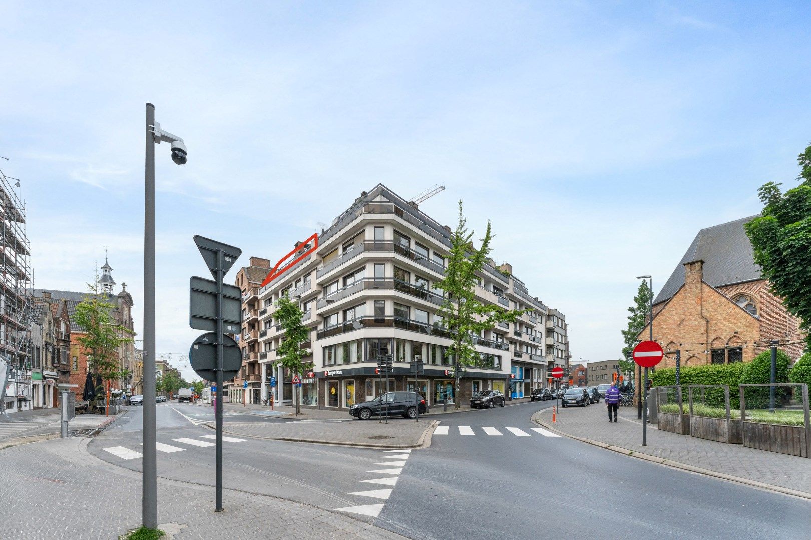 Gerenoveerde penthouse met prachtig terras in Roeselare, 3 slaapkamers, EPC-waarde 258.00, energielabel C, 1 badkamer, 1 parkeerplaats foto 1