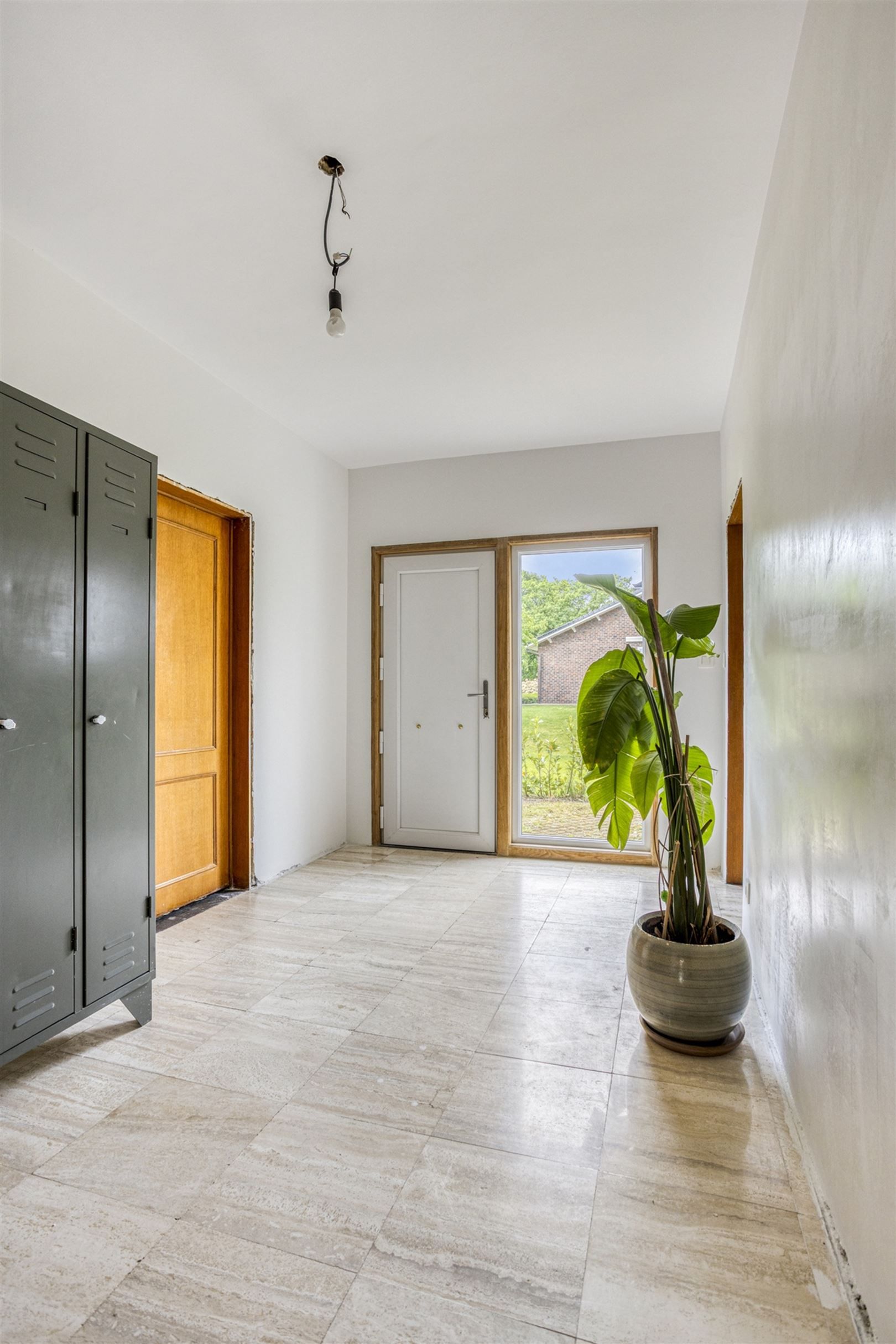 TE KOOP: Deels gerenoveerde woning te Zonhoven!  foto 2
