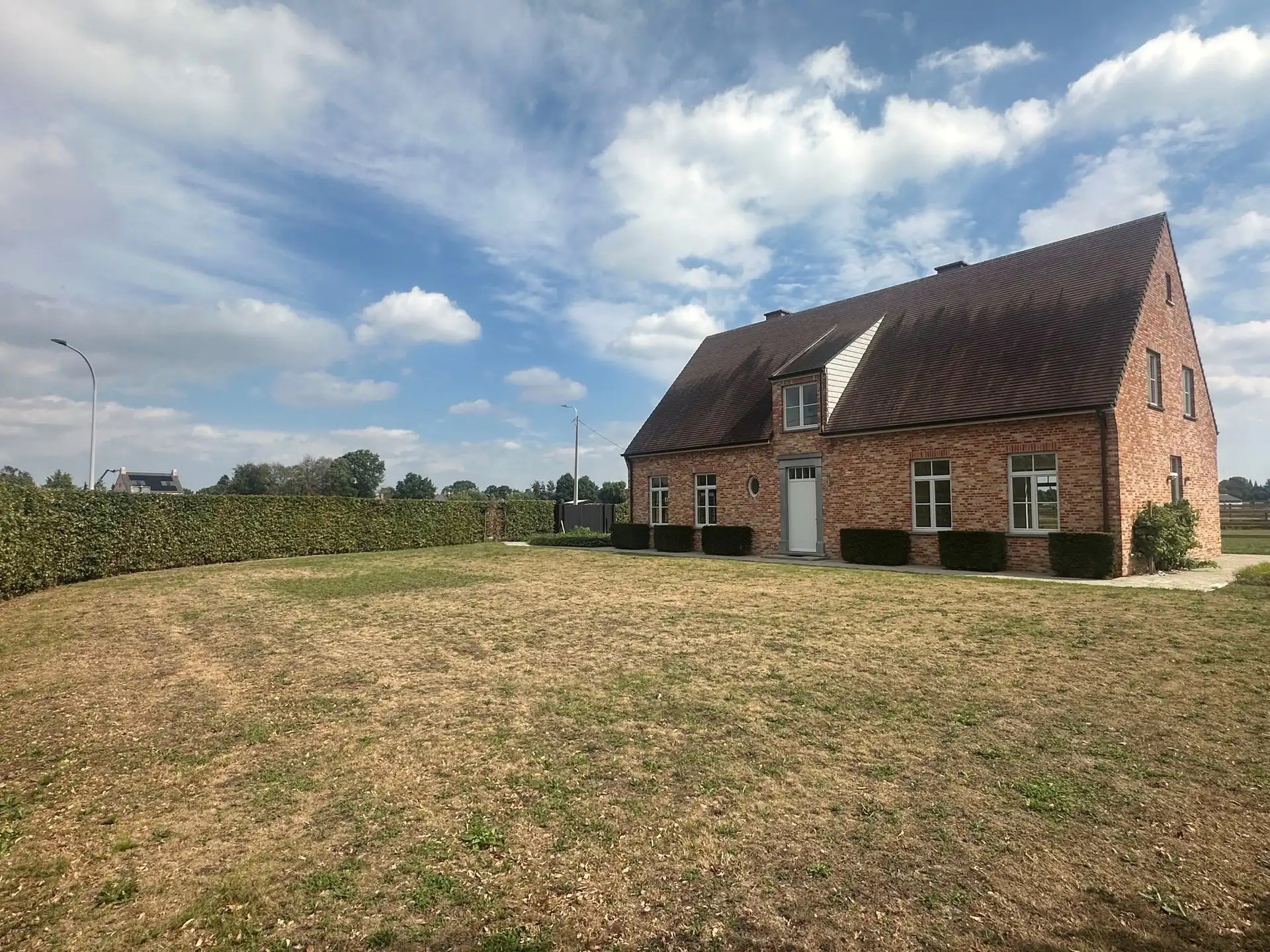 Klassevolle open bebouwing met 4 slaapkamers en prachtig landelijk uitzicht foto 26
