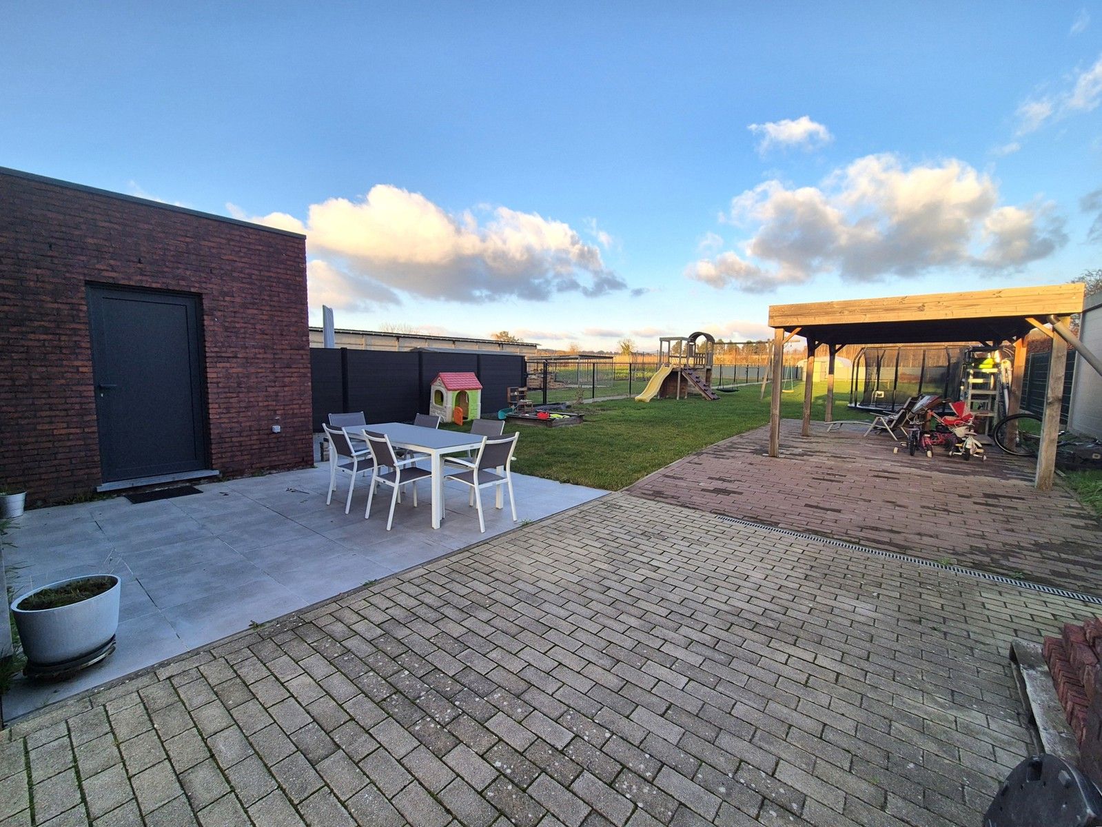 Recente halfopen woning E-peil 15! tot 5 slaapkamers aan 2% foto 3