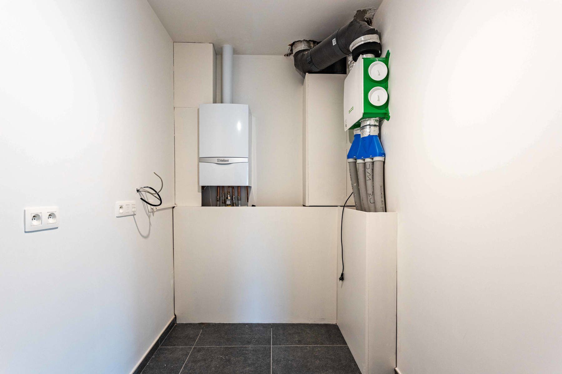 Erg ruim appartement met groot terras! foto 12